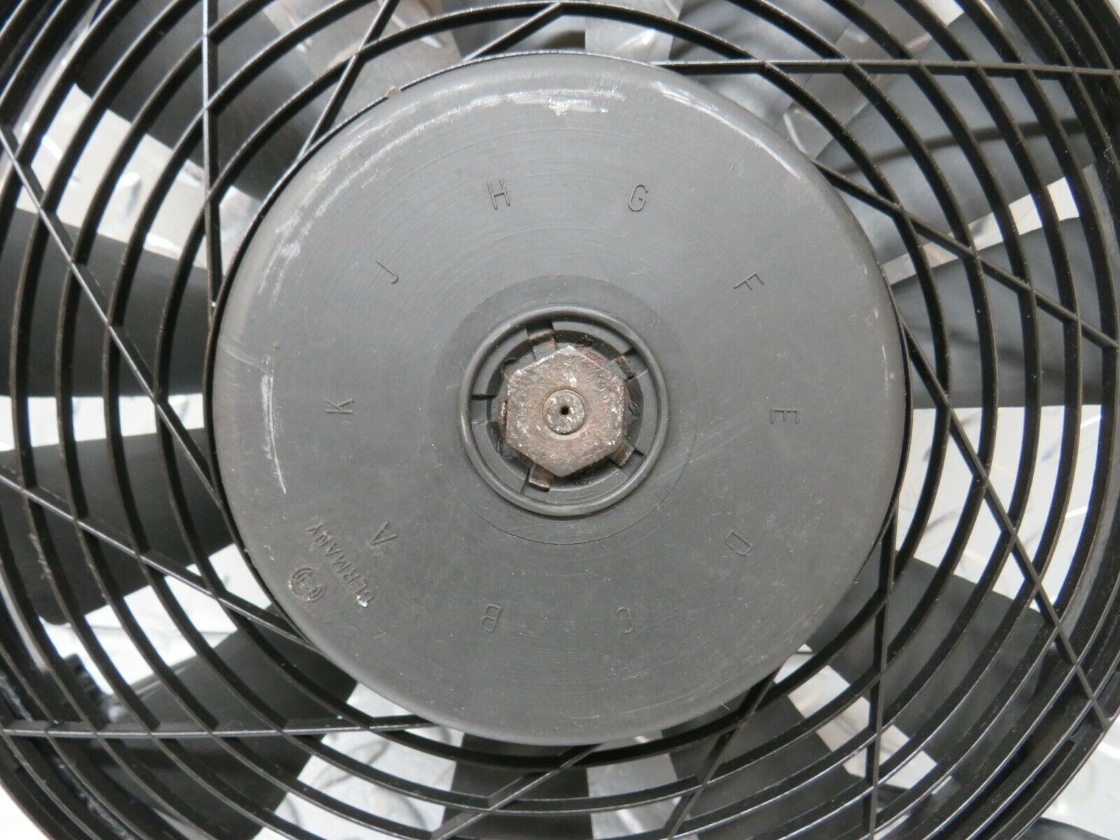 24353 Mercedes-Benz S124 220TE Wagon Radiator Cooling Fan 0005031001