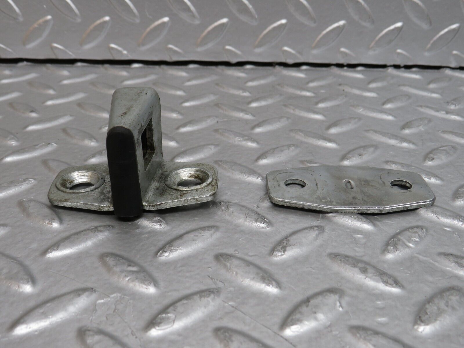 29571 Mercedes-Benz W124 230E Door Lock Latch