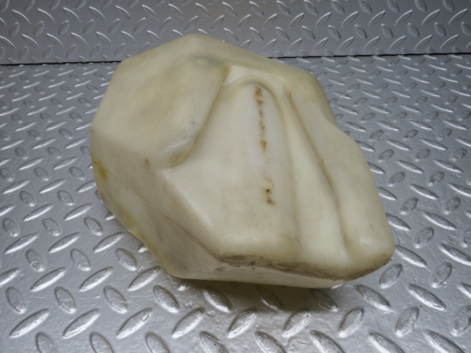 0101 Mercedes-Benz W116 350SE Windscreen Washer Fluid Tank