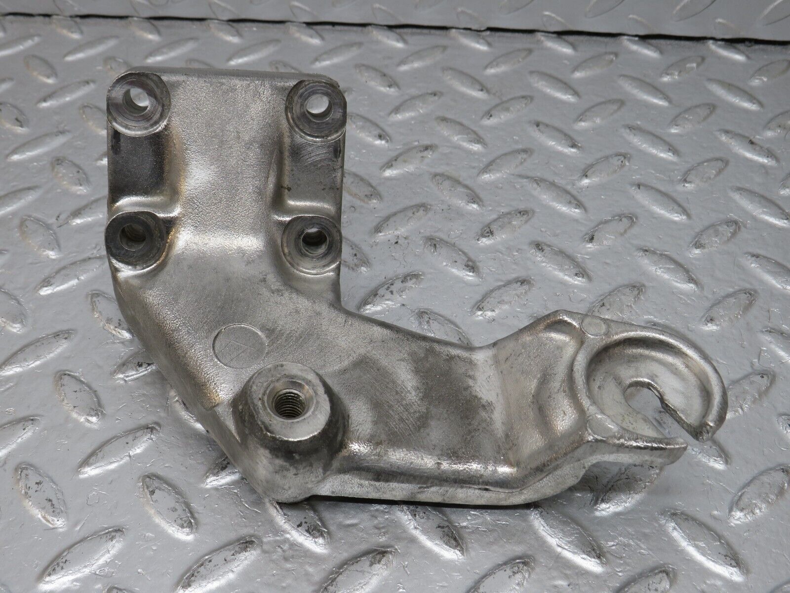 34507 Mercedes-Benz C126 380SEC Engine Mount Bracket Left Side 1162235004