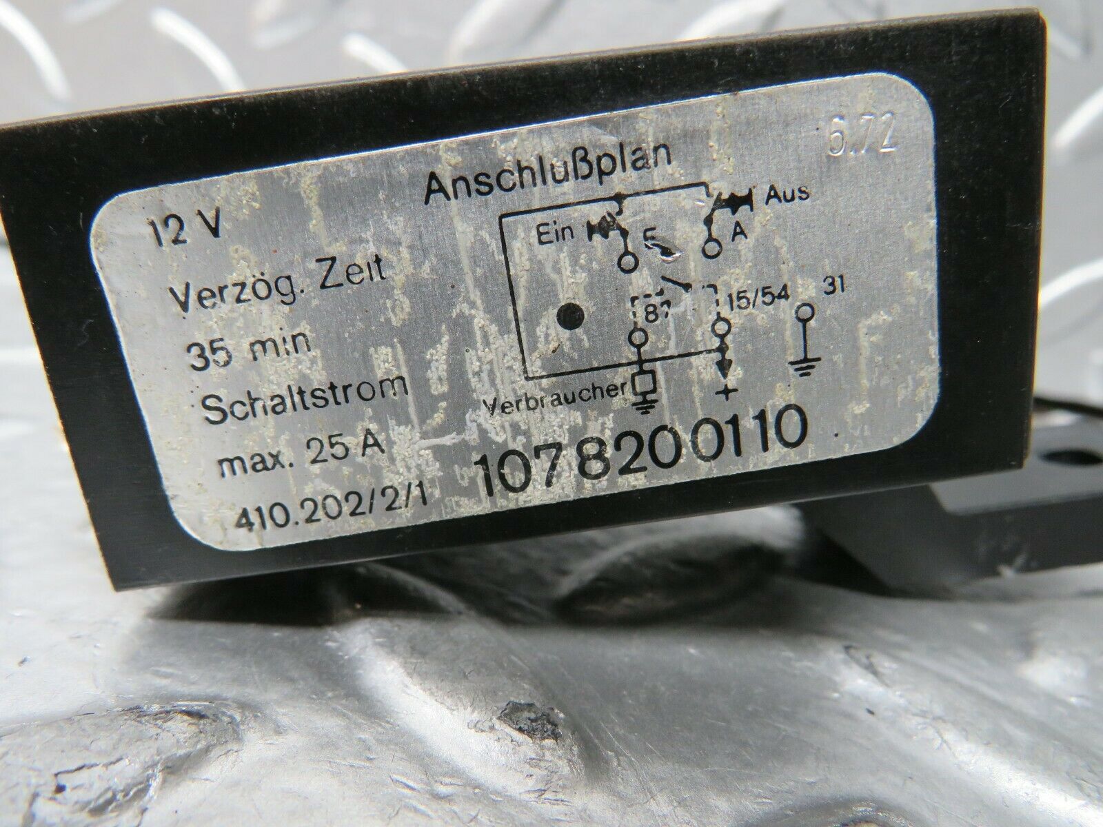 23542 Mercedes-Benz W114 280E Rear Heated Window Relay 1078200110