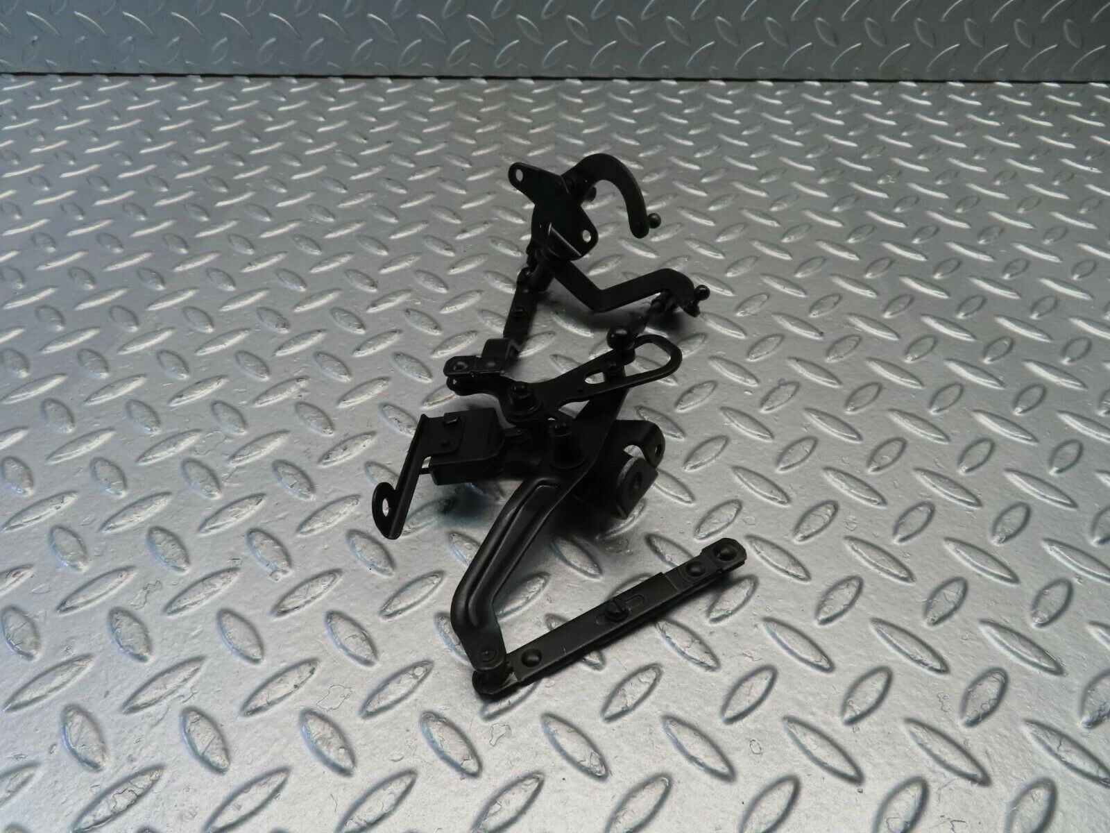 10922 Mercedes-Benz W123 230E Throttle Linkage