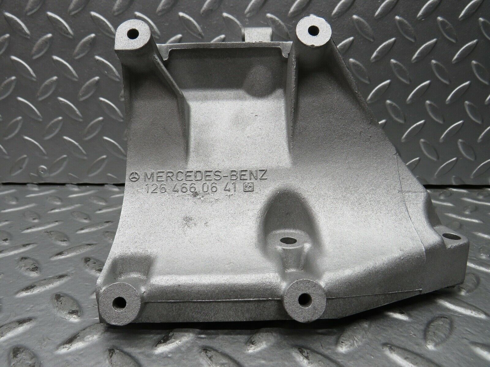 21898 Mercedes-Benz W126 300SE Power Steering Pump Bracket 1264660641