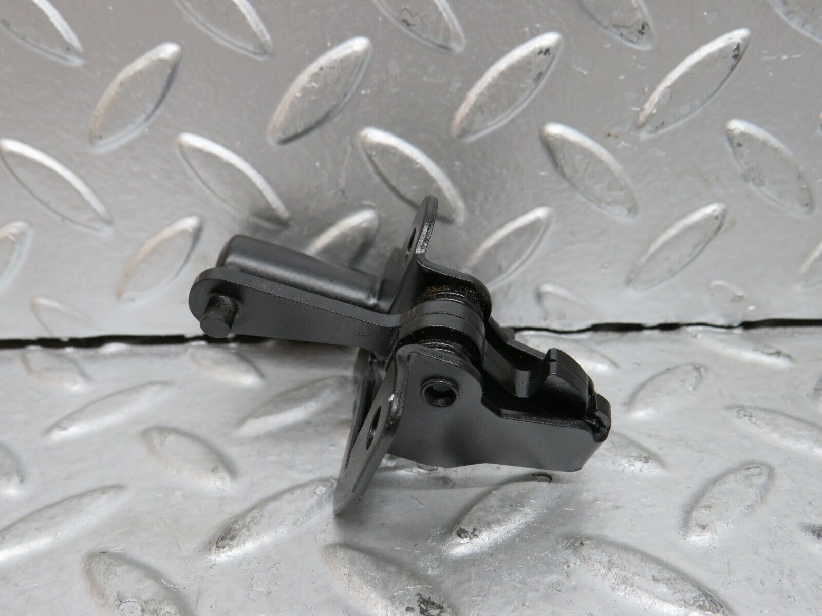 29120 Mercedes-Benz C124 320CE Coupe Bonnet Lock Catch 1248800260