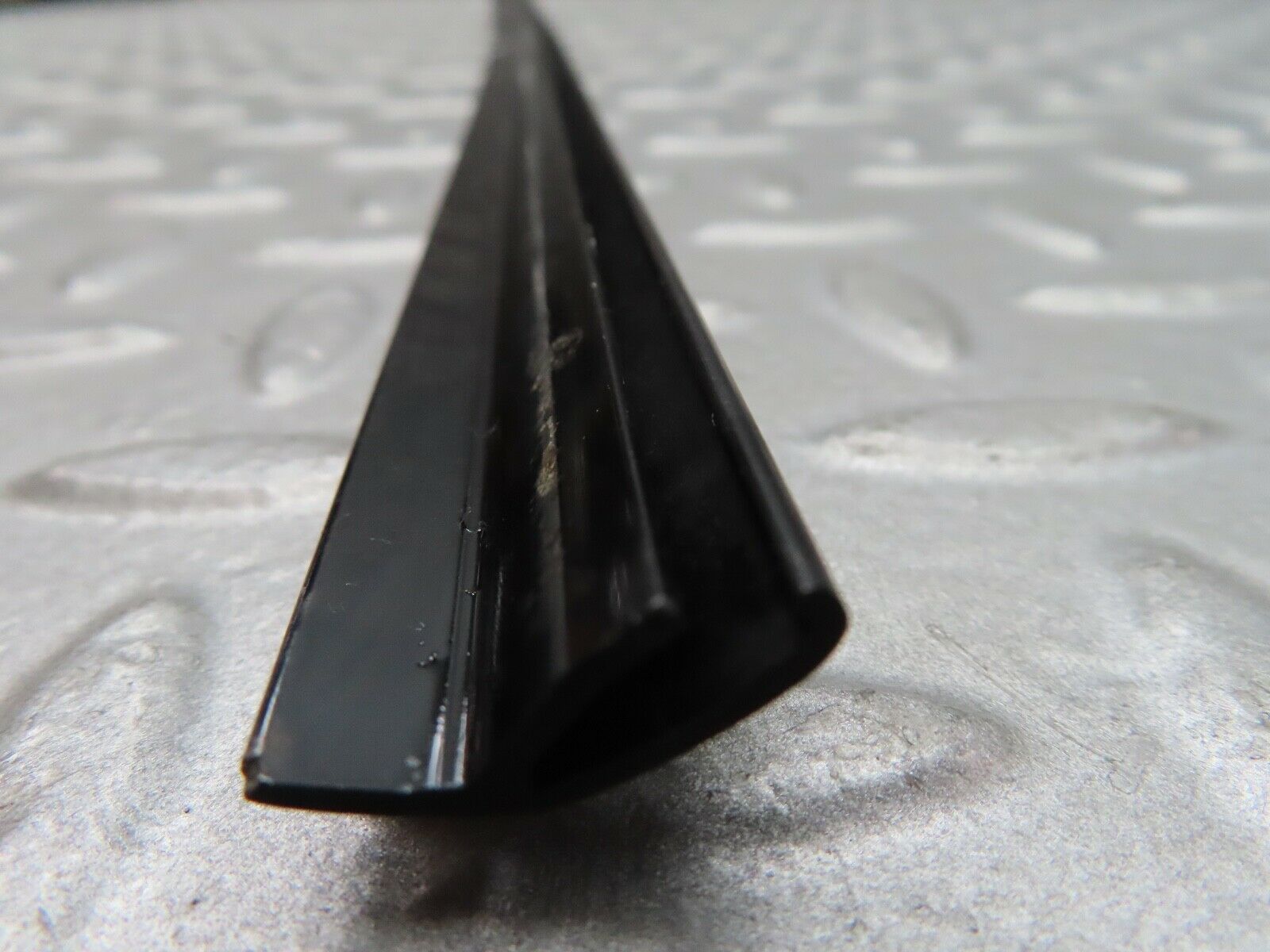 17378 Mercedes-Benz R129 300SL Coupe Right Door Chrome Trim