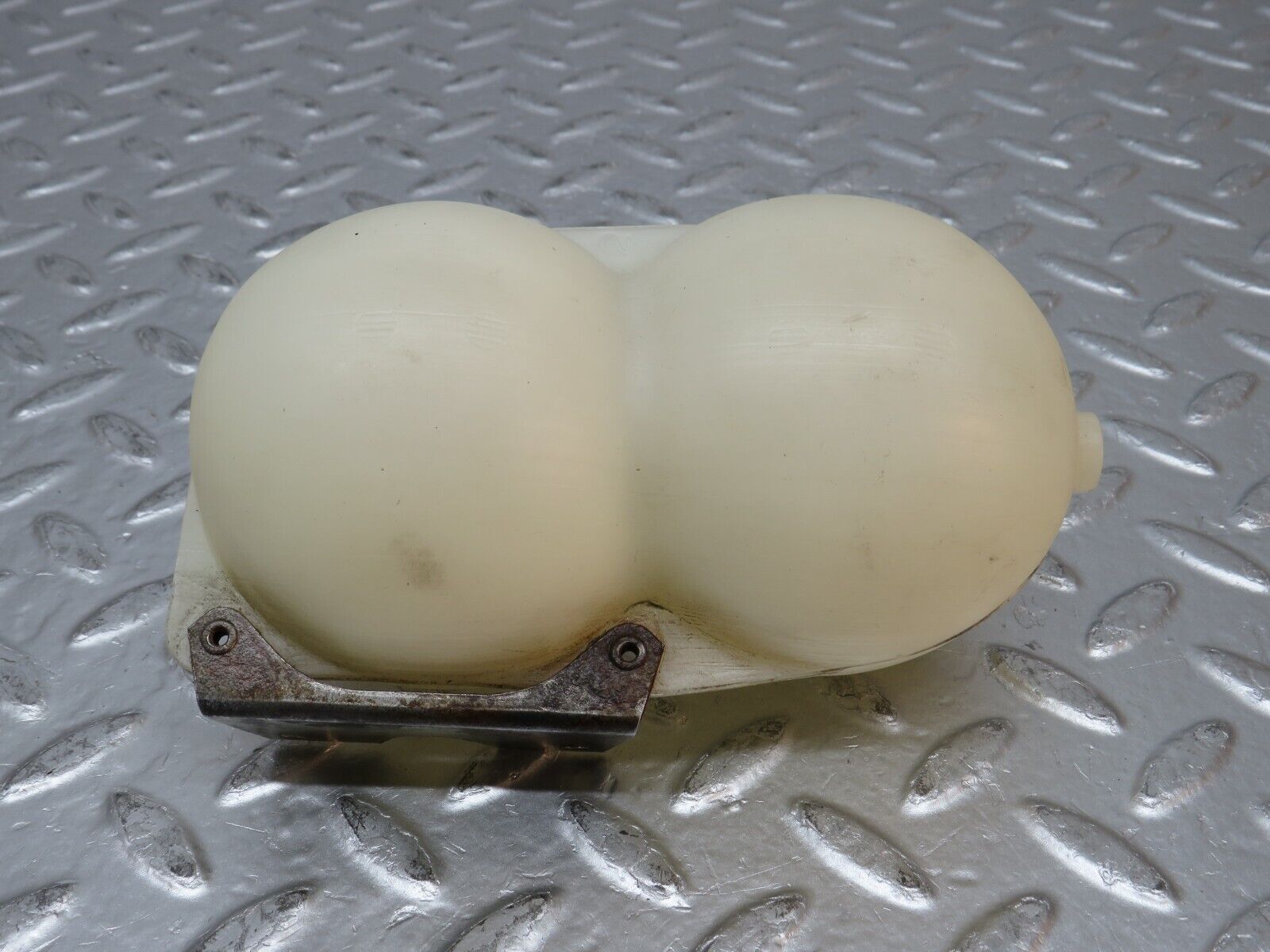 31718 Mercedes-Benz W201 190LE 1.8L Vacuum Reservoir