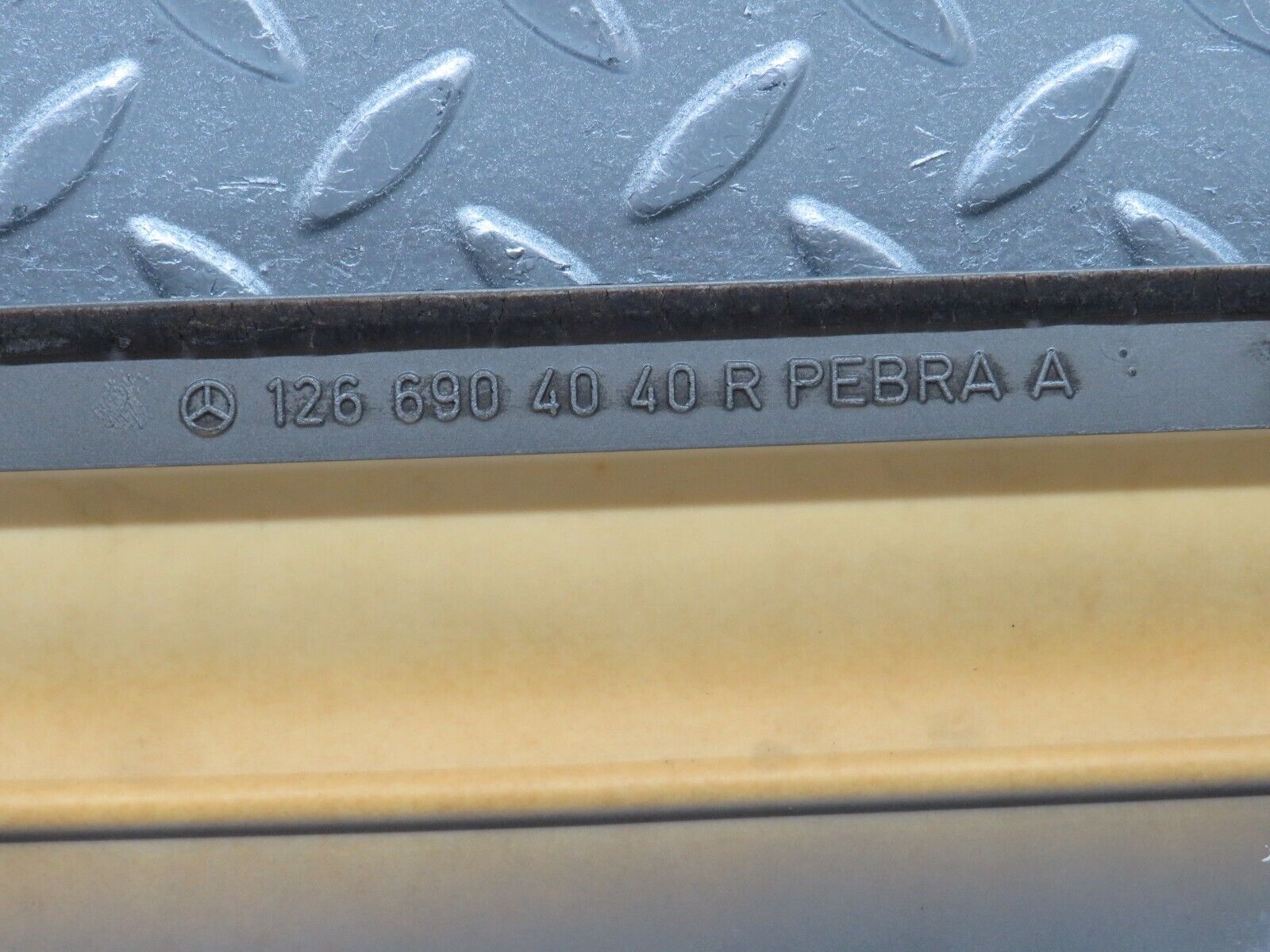 35965 Mercedes-Benz W126 420SE Rear Right Door Moulding Trim 1266904040