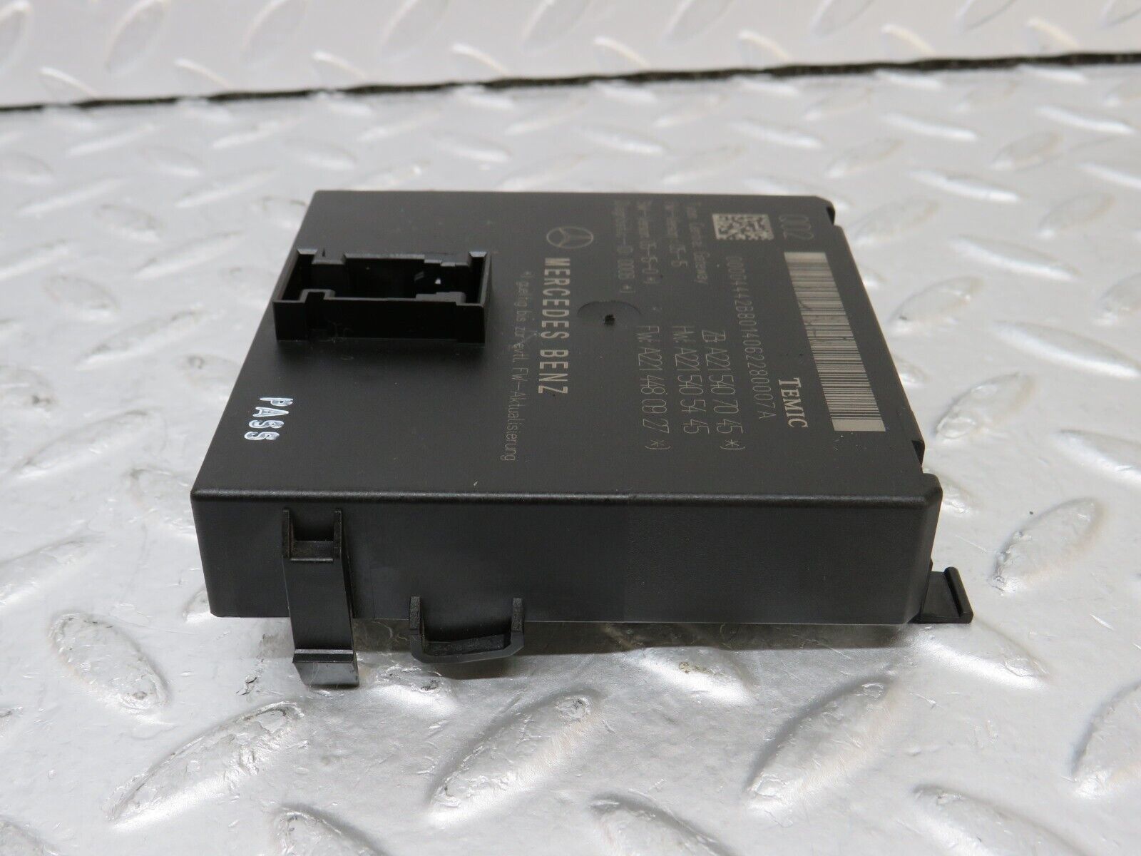 35147 Mercedes-Benz W221 Central Gateway ECU 2215407045