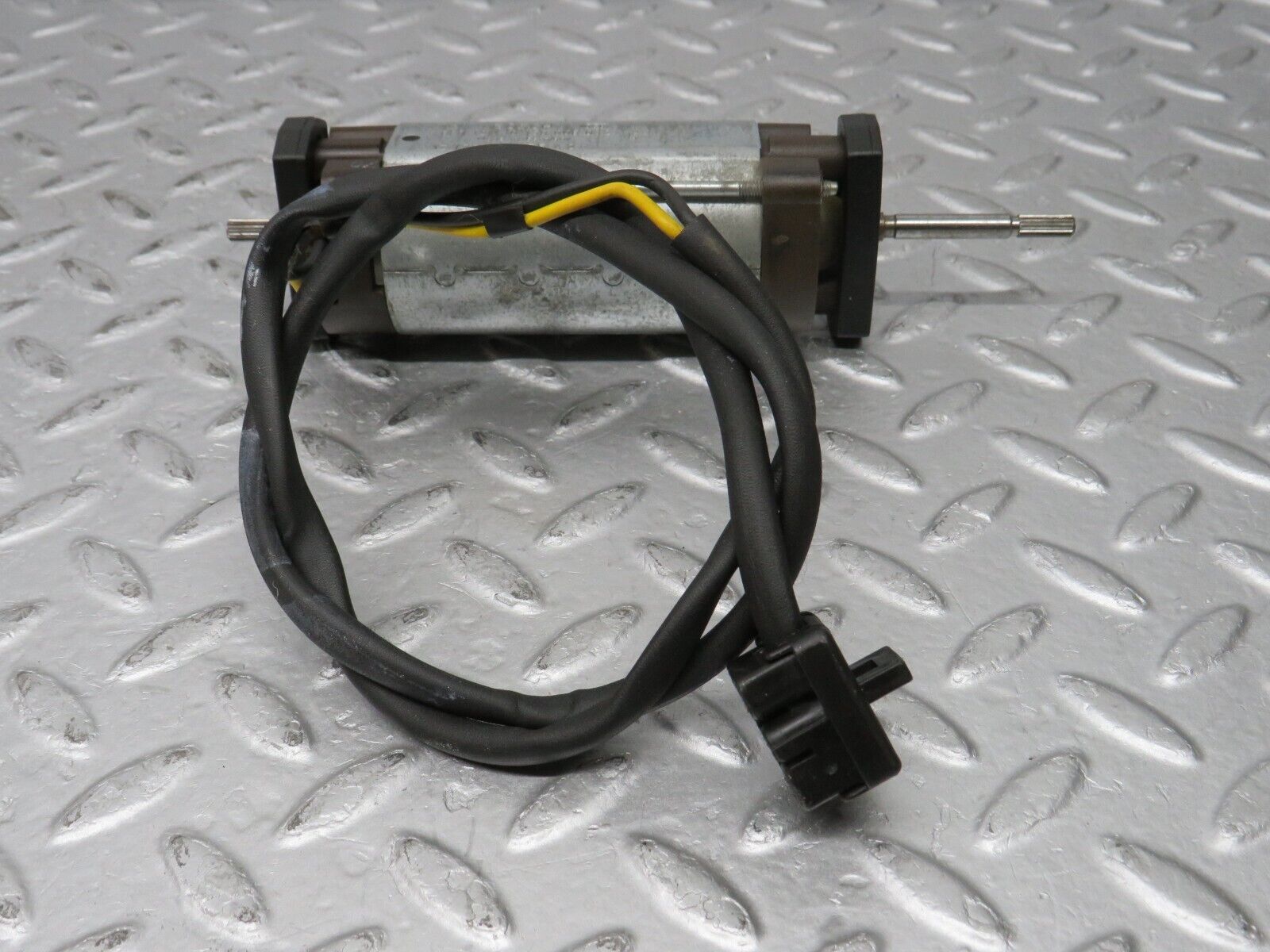 36847 Mercedes-Benz R129 300SL-24 Front Left Seat Adjustment Motor Bosch 1298205542 0130008032