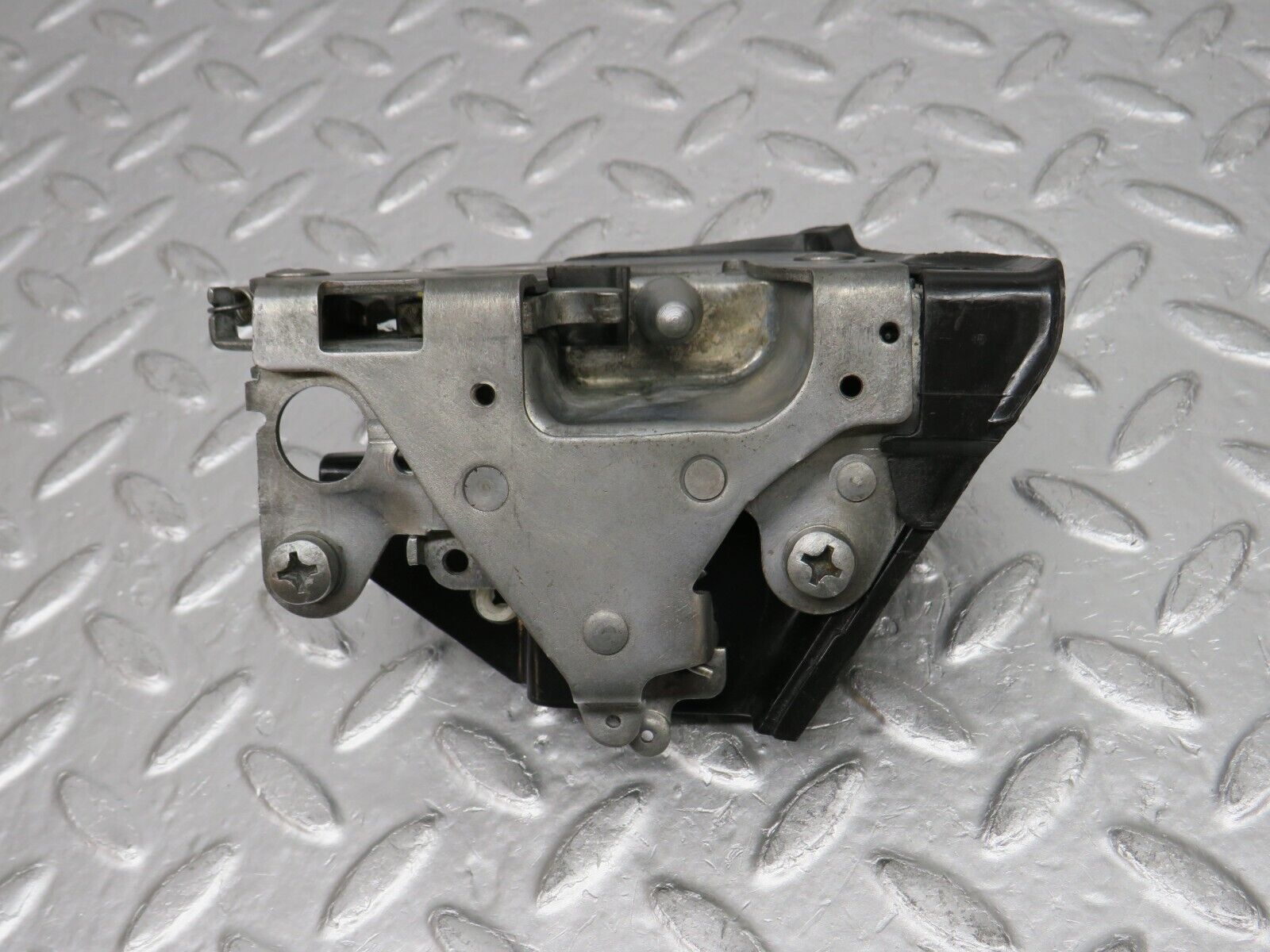 0570 Mercedes-Benz W123 230E Rear Left Door Lock Mechanism 1237330108