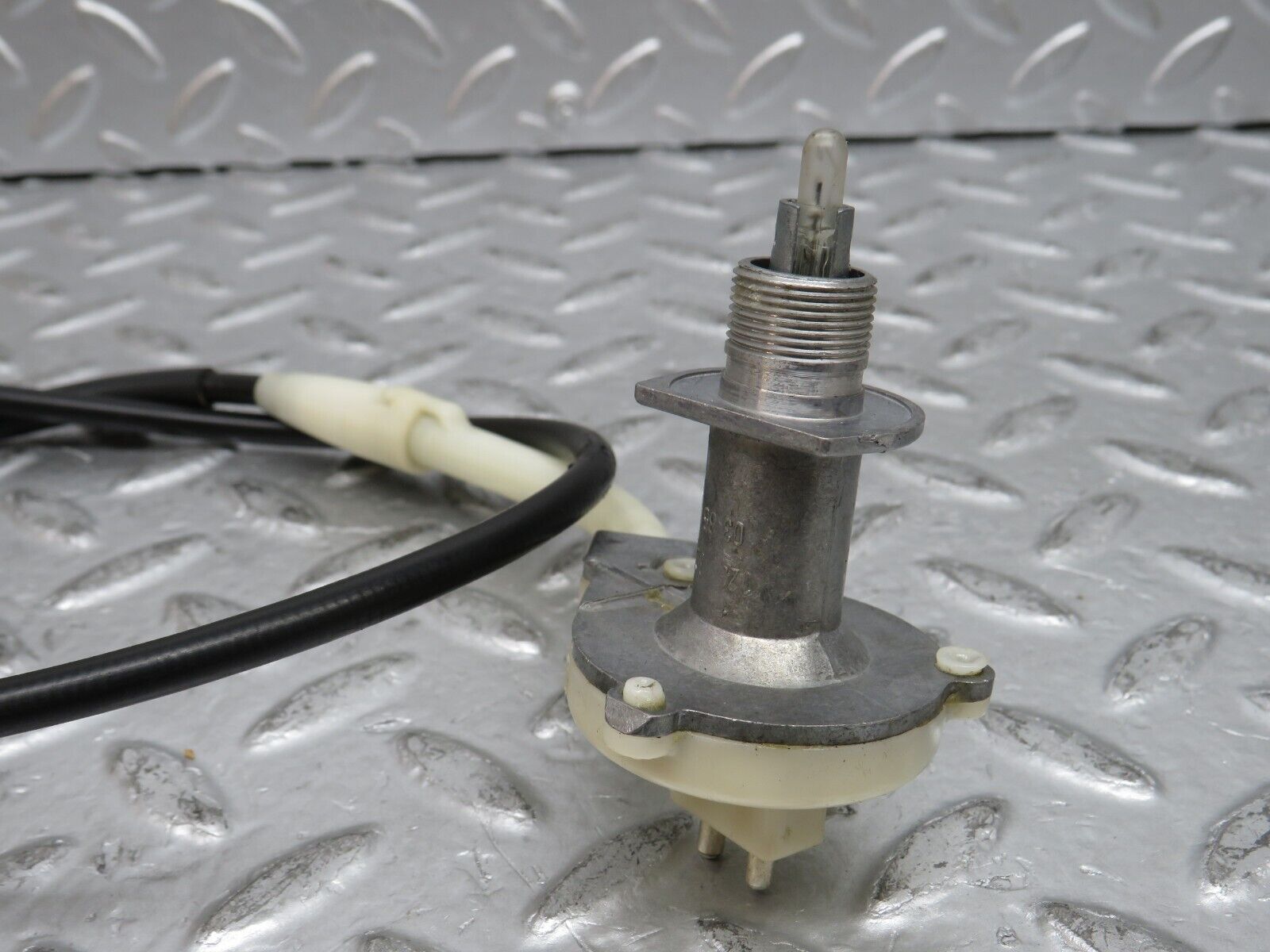 29777 Mercedes-Benz W123 230E Heater Regulator 1233300385