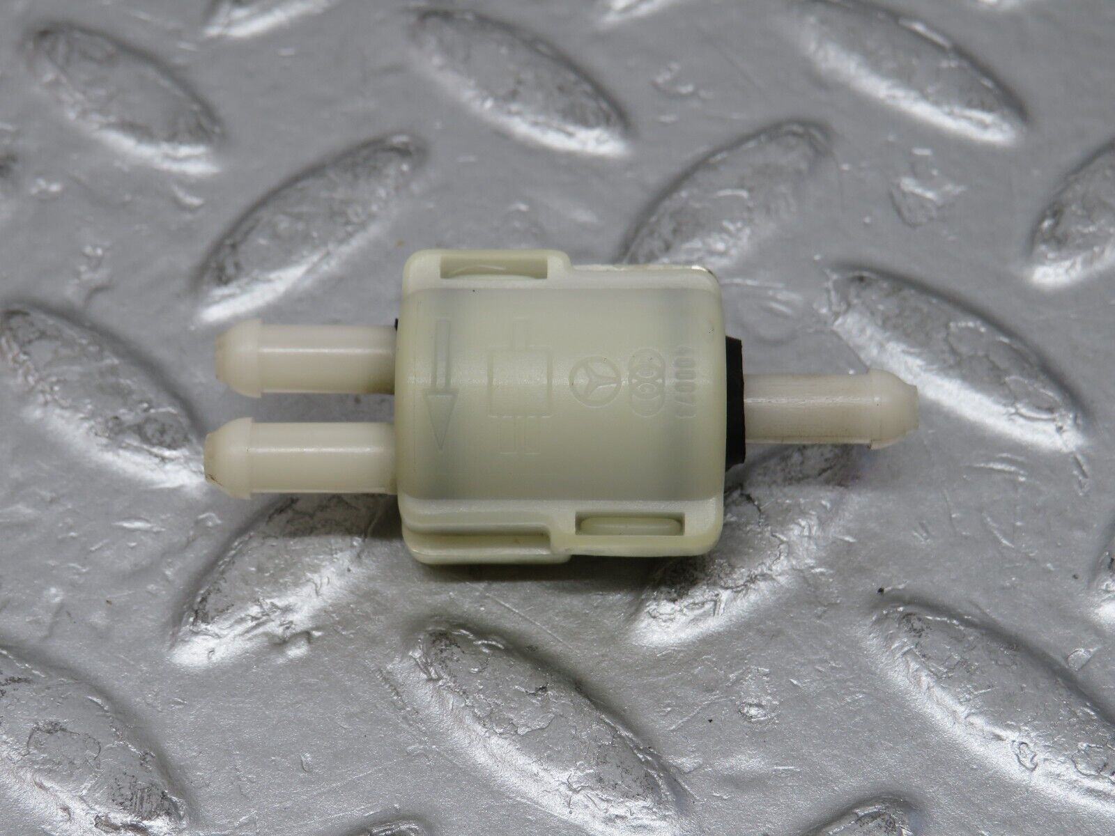 37753 Mercedes-Benz A124 320E Cabriolet Windscreen Washer Fluid Distributor