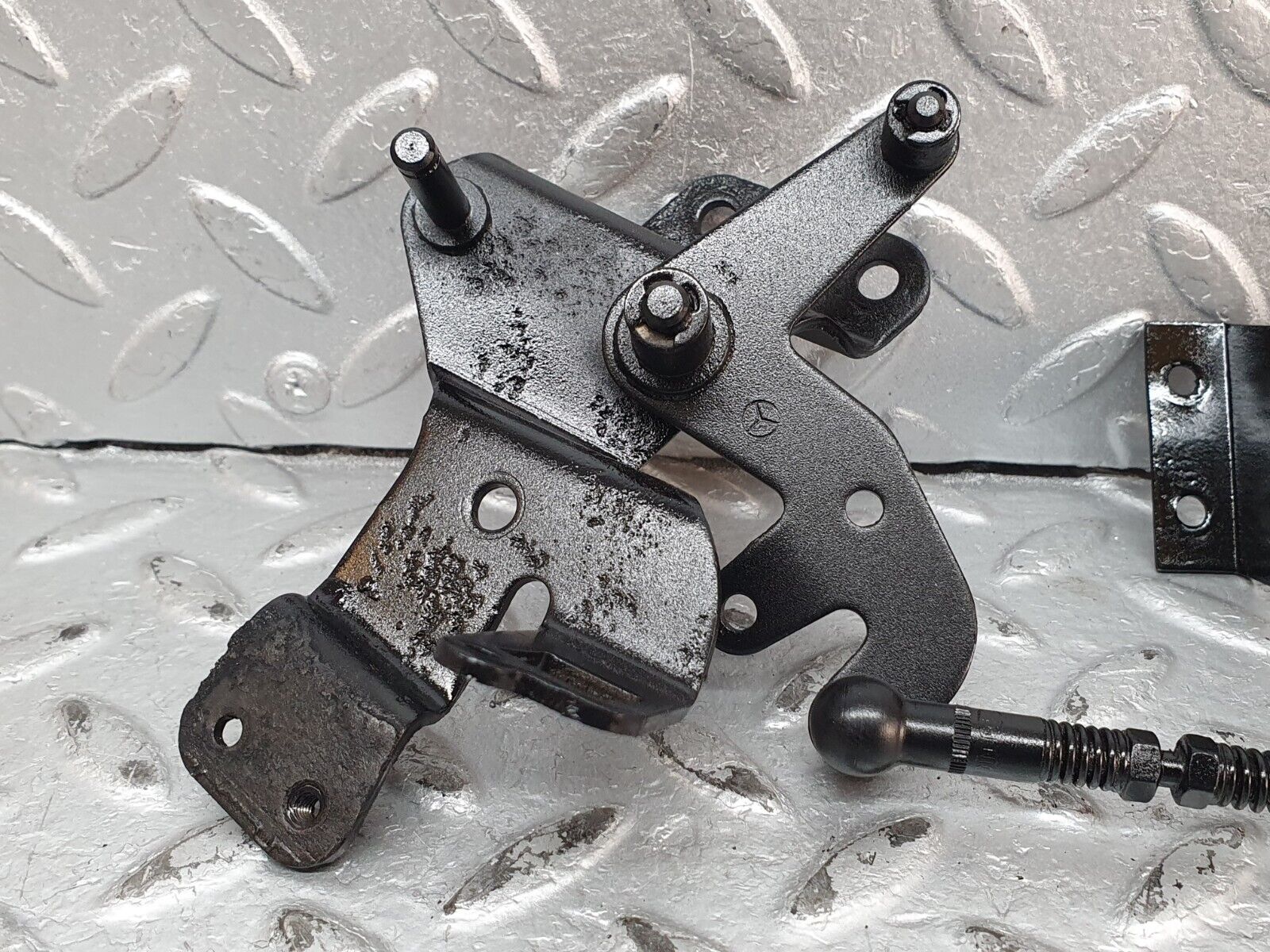 41240 Mercedes-Benz W126 300SE Throttle Linkage