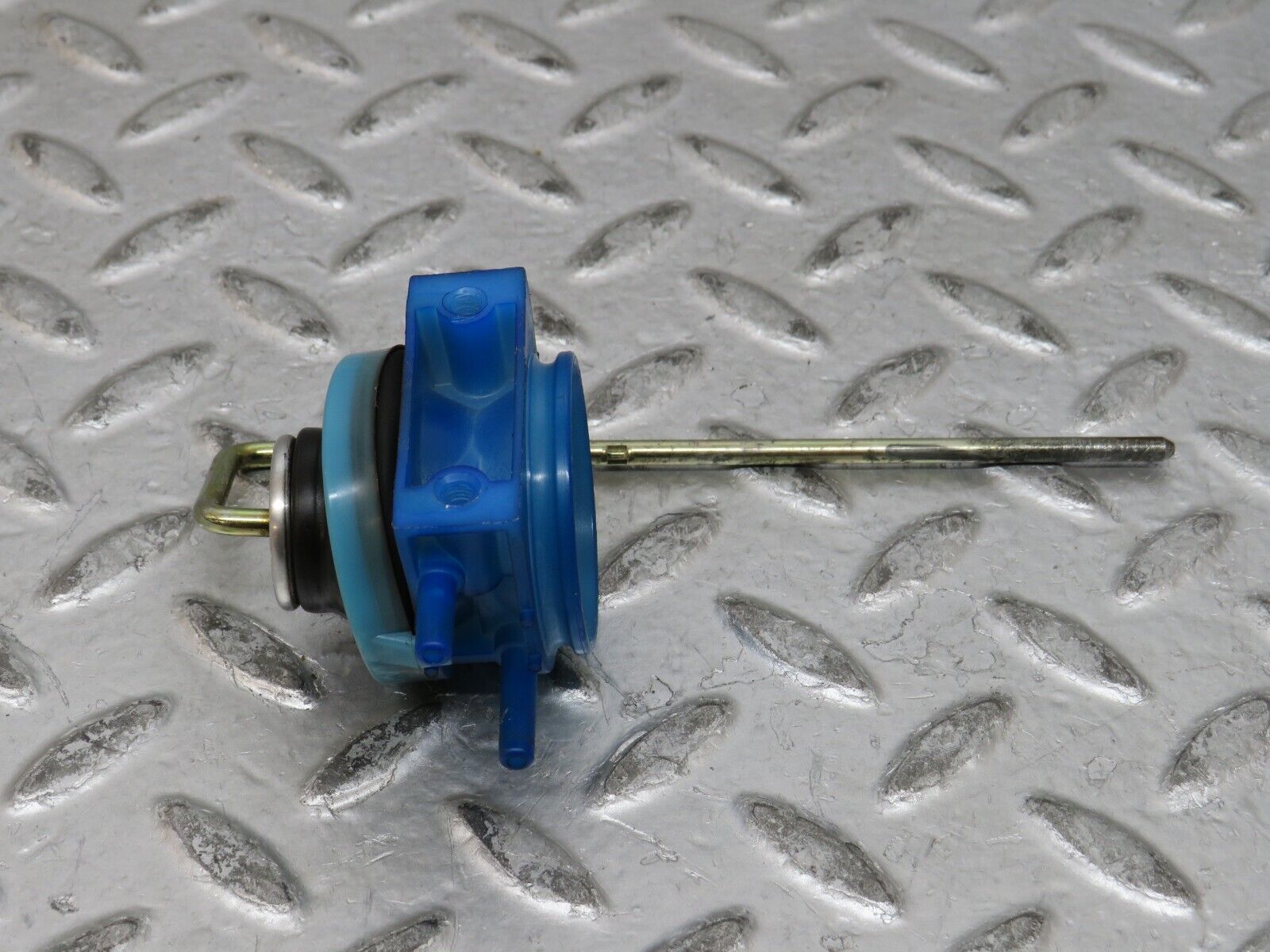 28371 Mercedes-Benz S123 240D Wagon Fuel Tank Flap Cap Vacuum Actuator