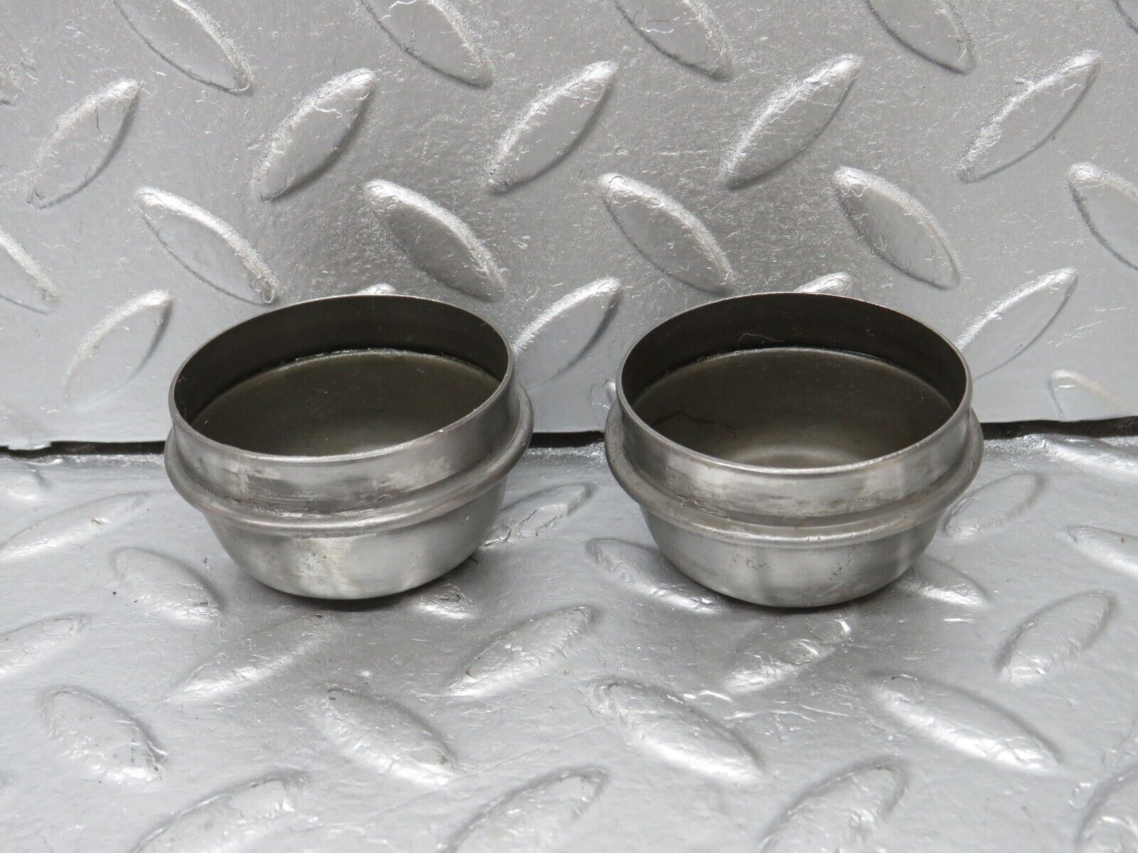 40309 Mercedes-Benz W110 230 Wheel Hub Locking Cap