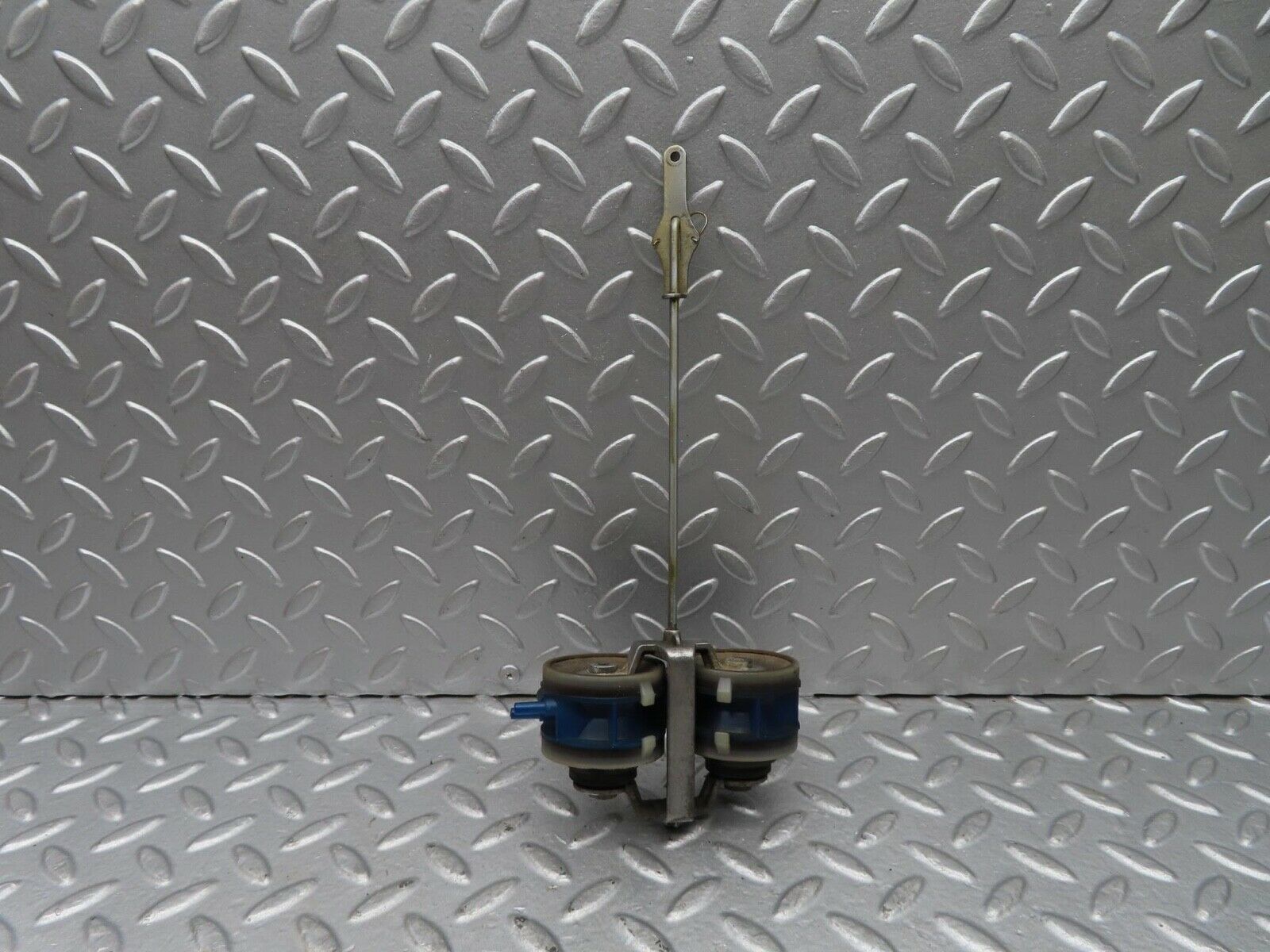 14288 Mercedes-Benz W116 350SE Front Left Door Lock Vacuum Actuator