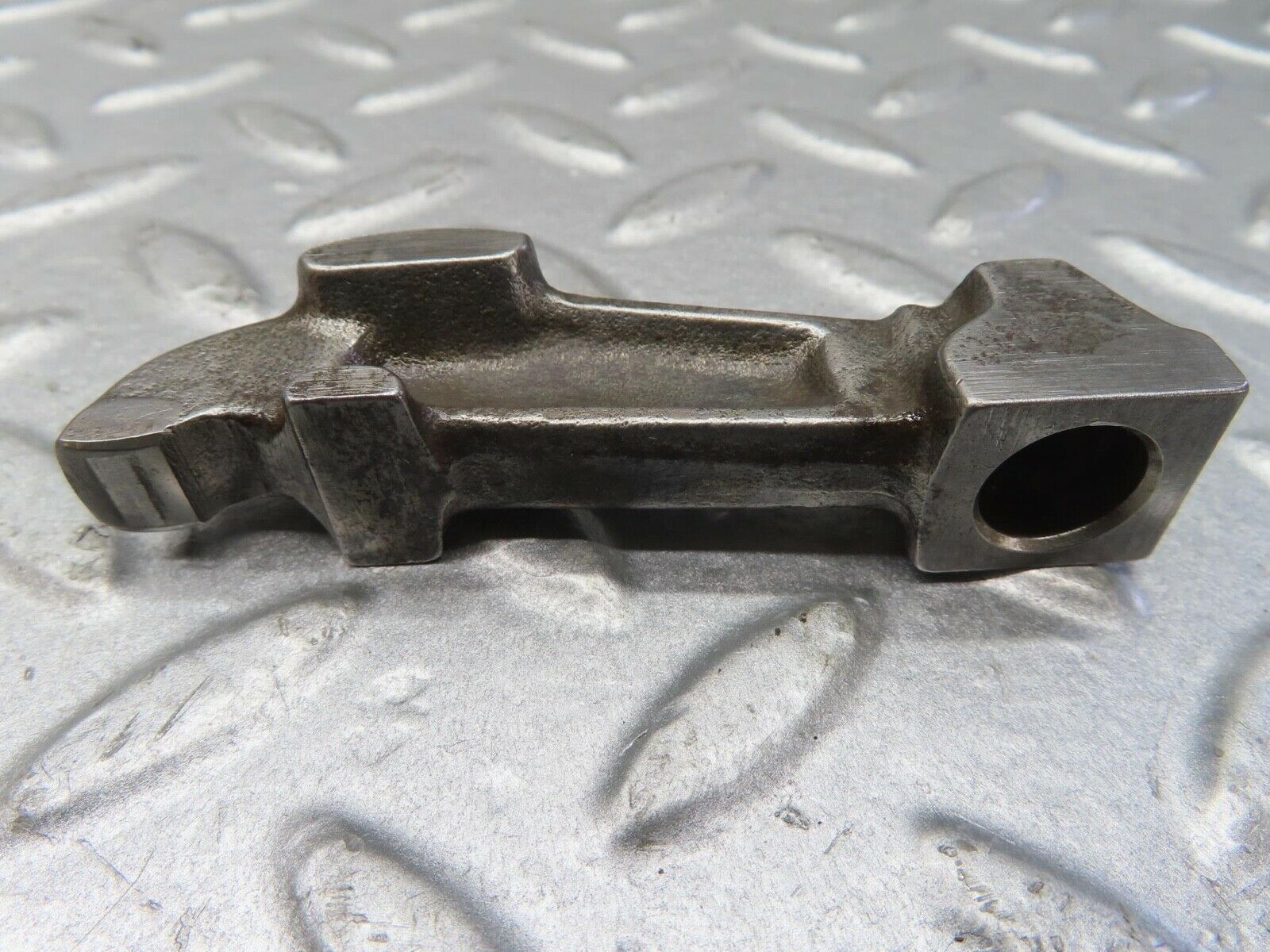 13372 Mercedes-Benz W111 230S Valve Rocker Arm With Retaining Spring