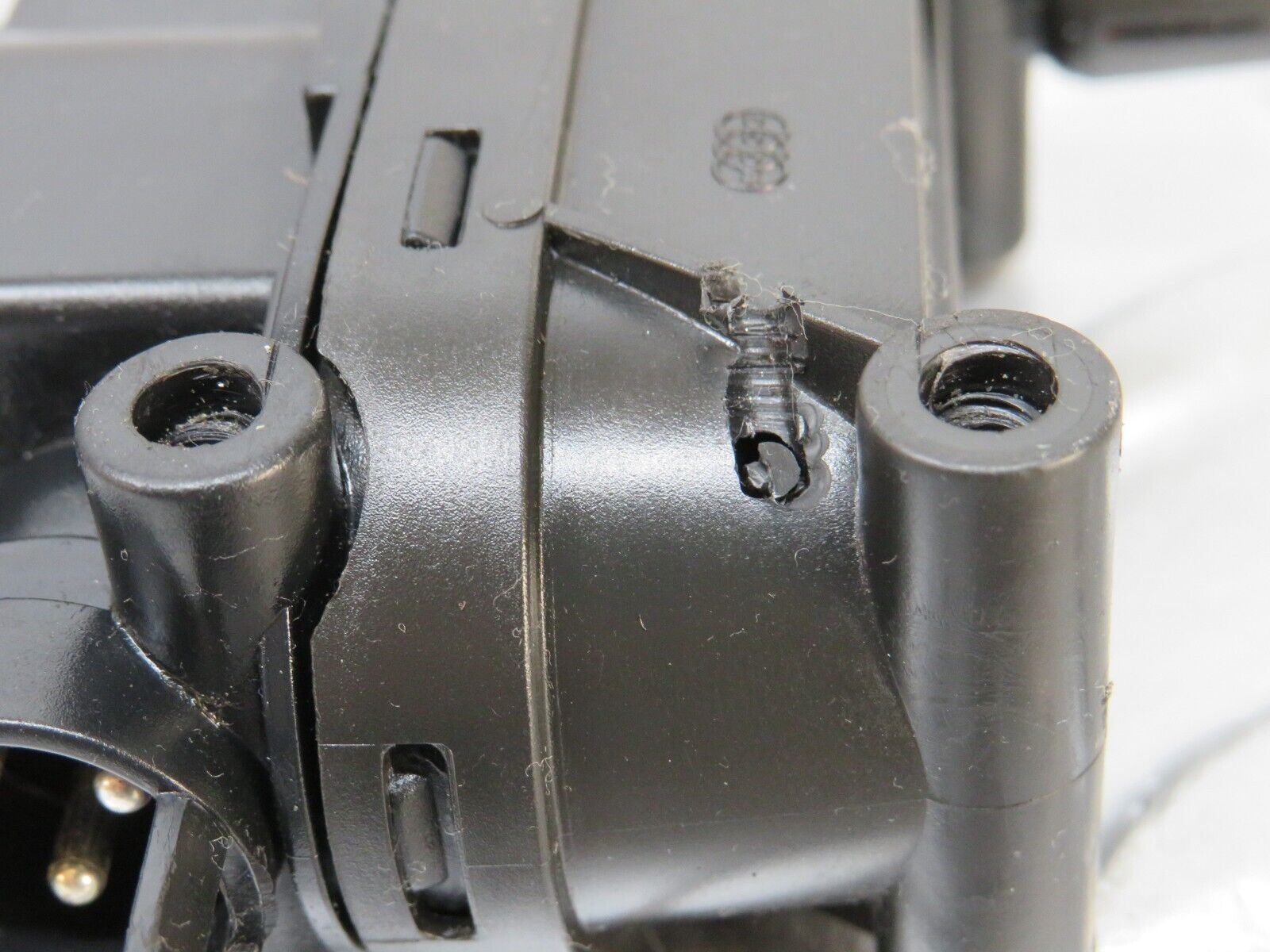 33902 Mercedes-Benz W124 260E Door Lock Vacuum Actuator Front Right