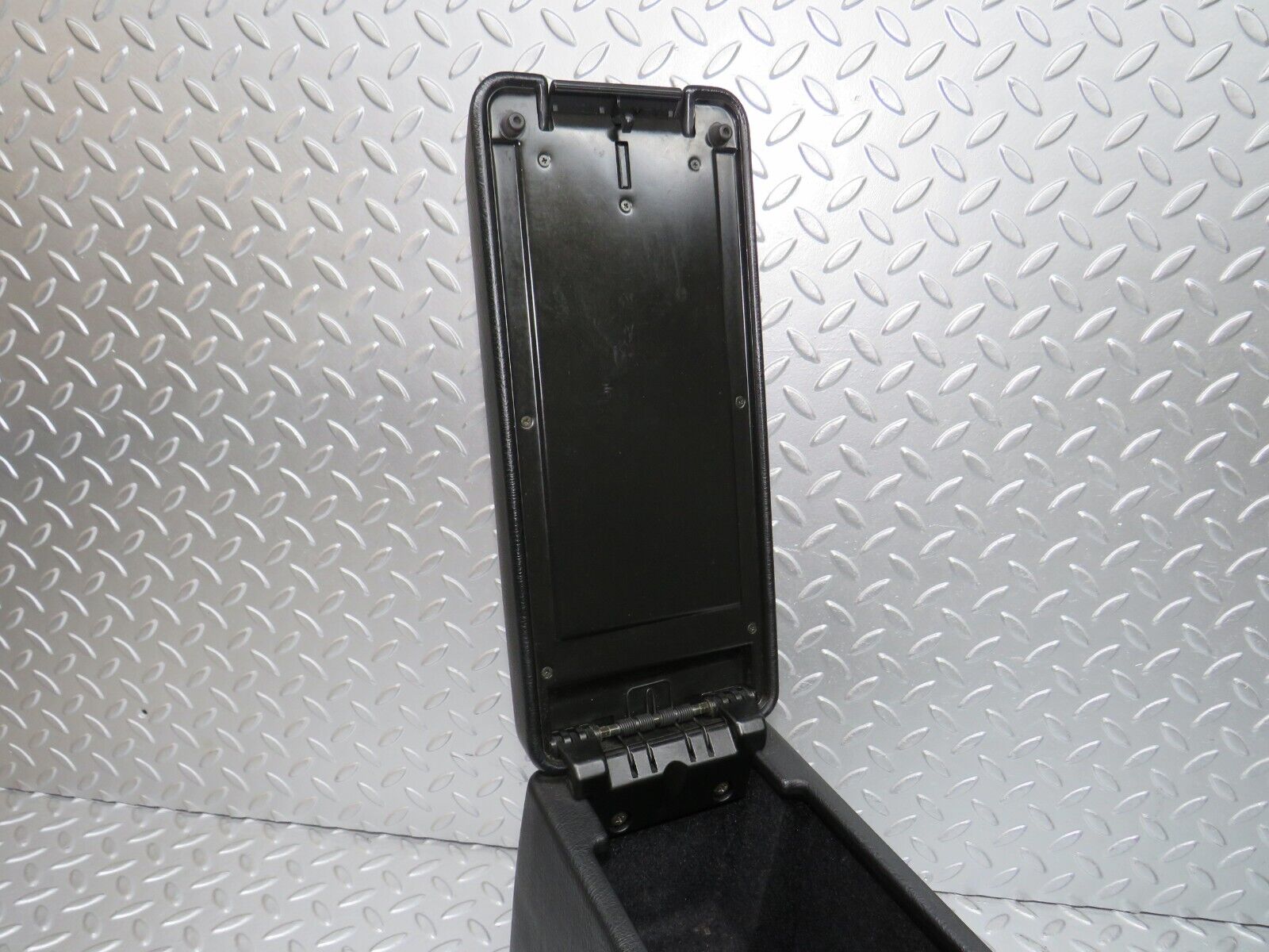 33343 Mercedes-Benz W202 C180 Centre Console Armrest Black 2026800279