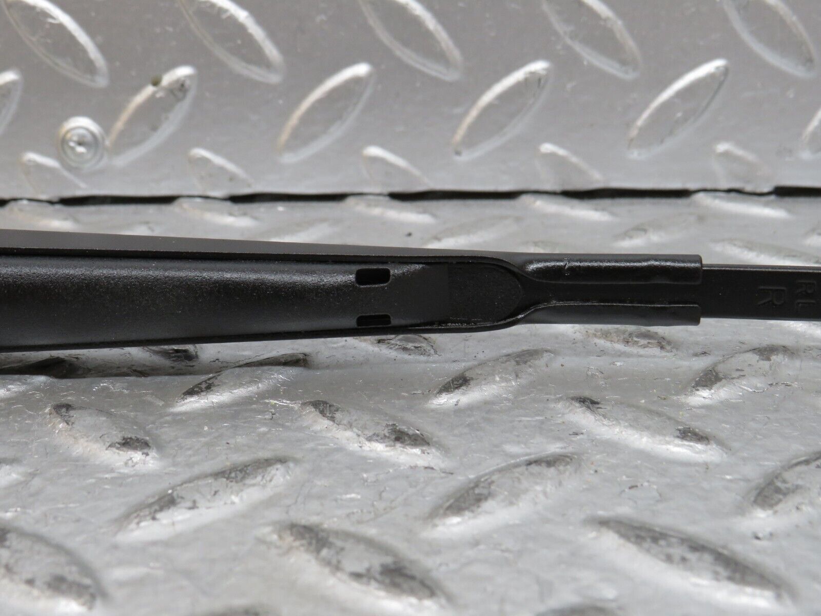 28380 Mercedes-Benz S123 240D Wagon Right Wiper Arm Bosch 3399990553