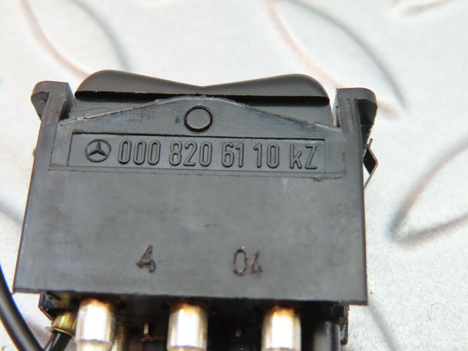 5804 Mercedes-Benz W123 200 Rear Window Defroster Switch 0008206110