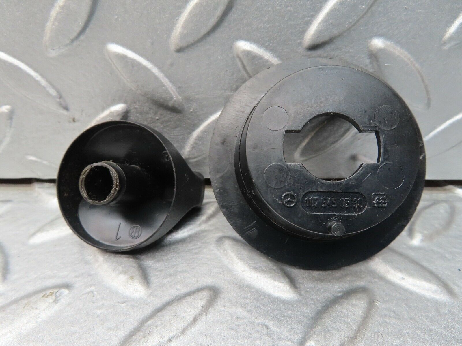 17004 Mercedes-Benz C123 280CE Coupe Headlight Switch Knob 1075450530