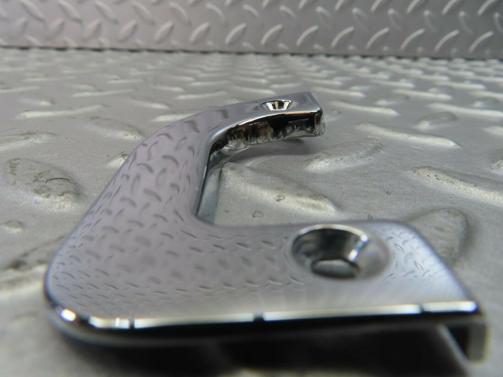 9062 Mercedes-Benz W115 Right Interior Chrome Door Latch Trim