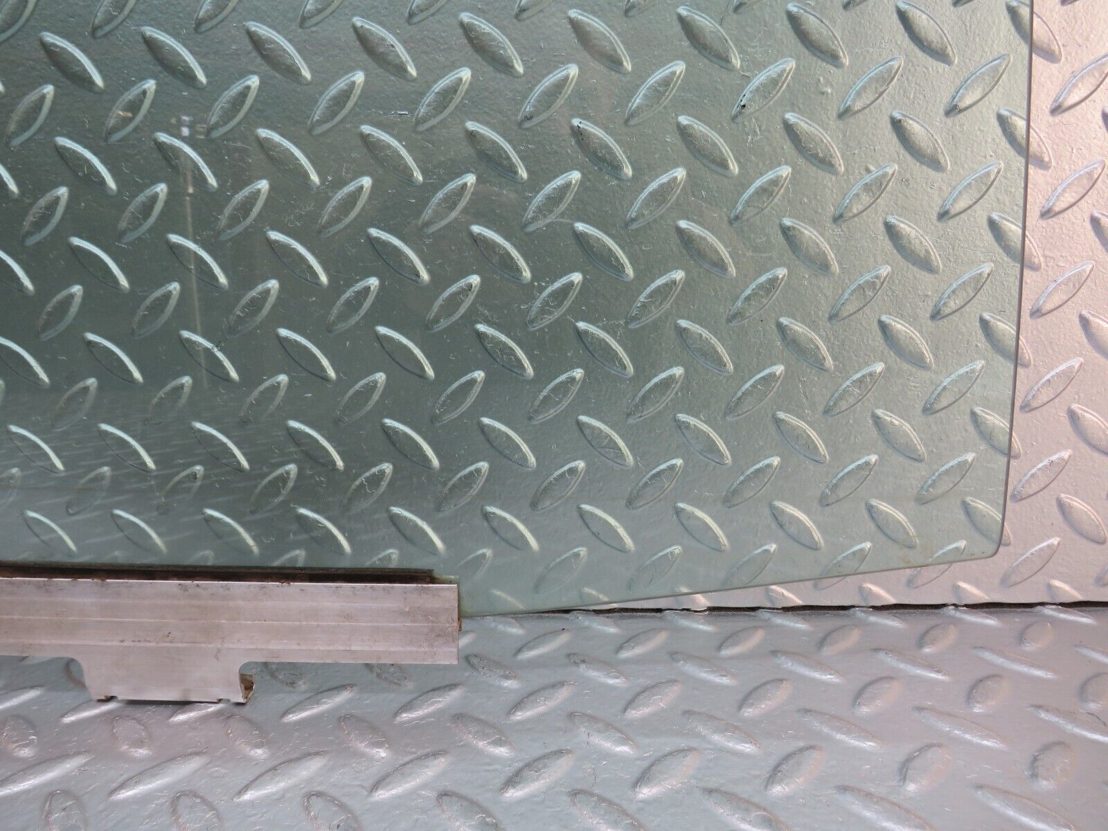 29260 Mercedes-Benz W124 230E Rear Right Door Window Glass