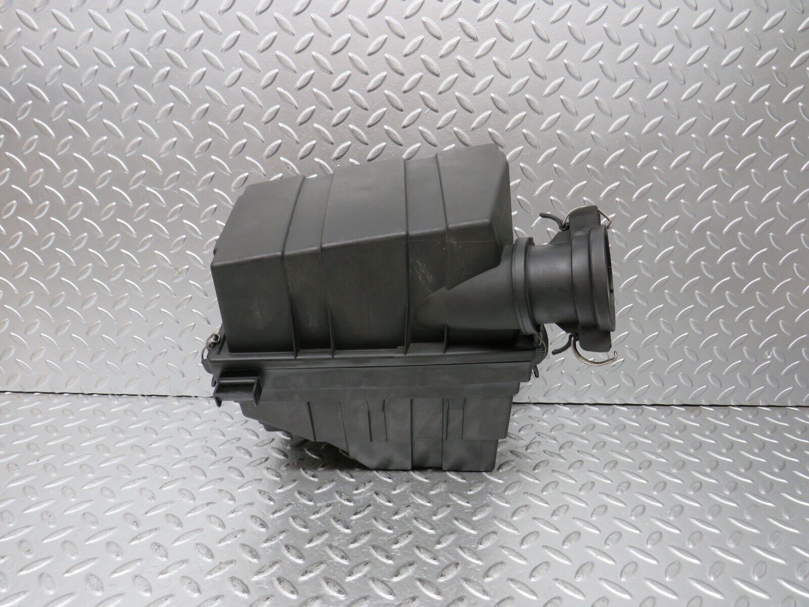 26438 Mercedes-Benz C124 220CE Coupe Air Filter Housing 1110940102