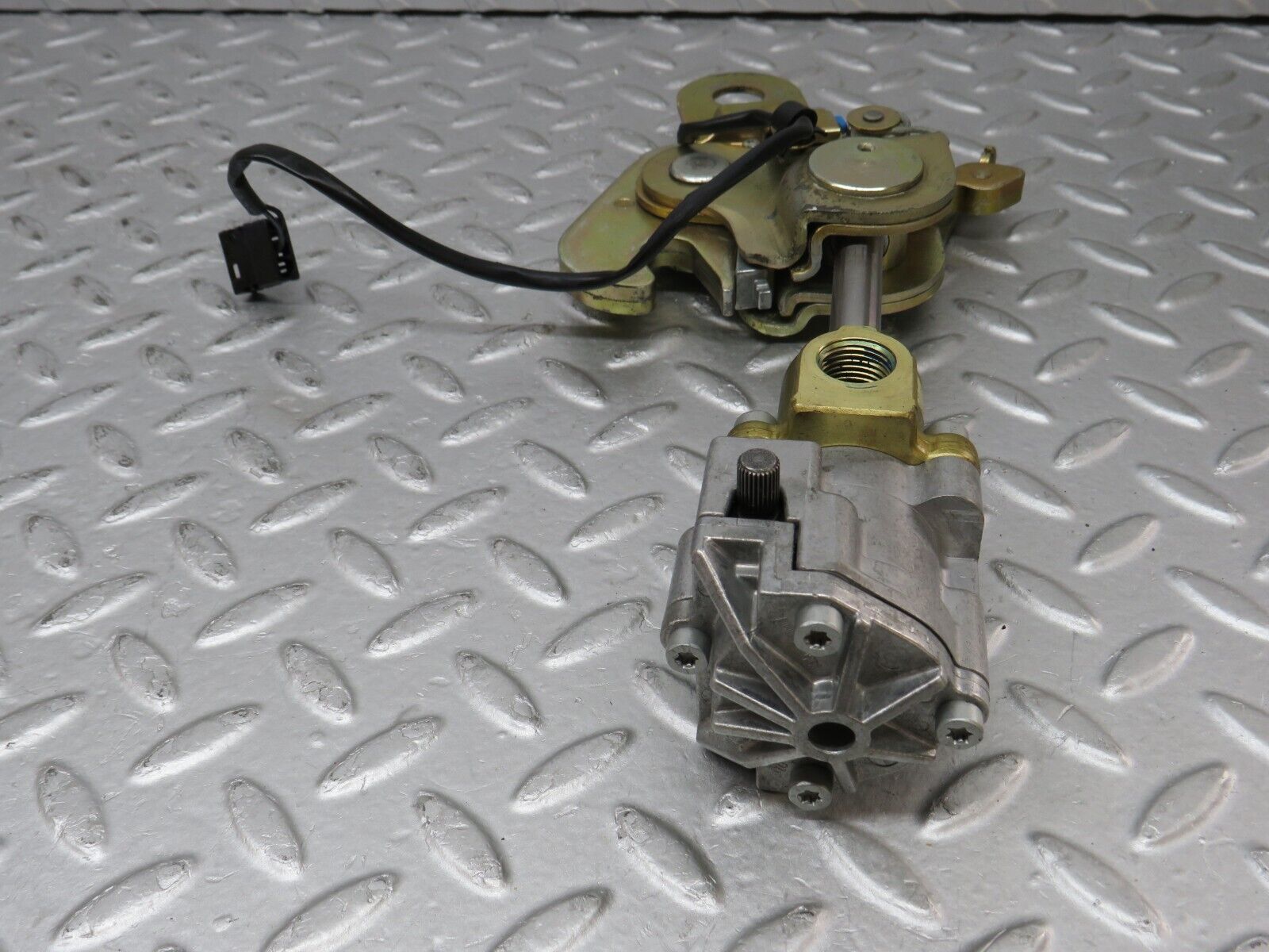 36824 Mercedes-Benz R129 300SL-24 Front Right Seat Recline Mechanism 1298200407 1136201019