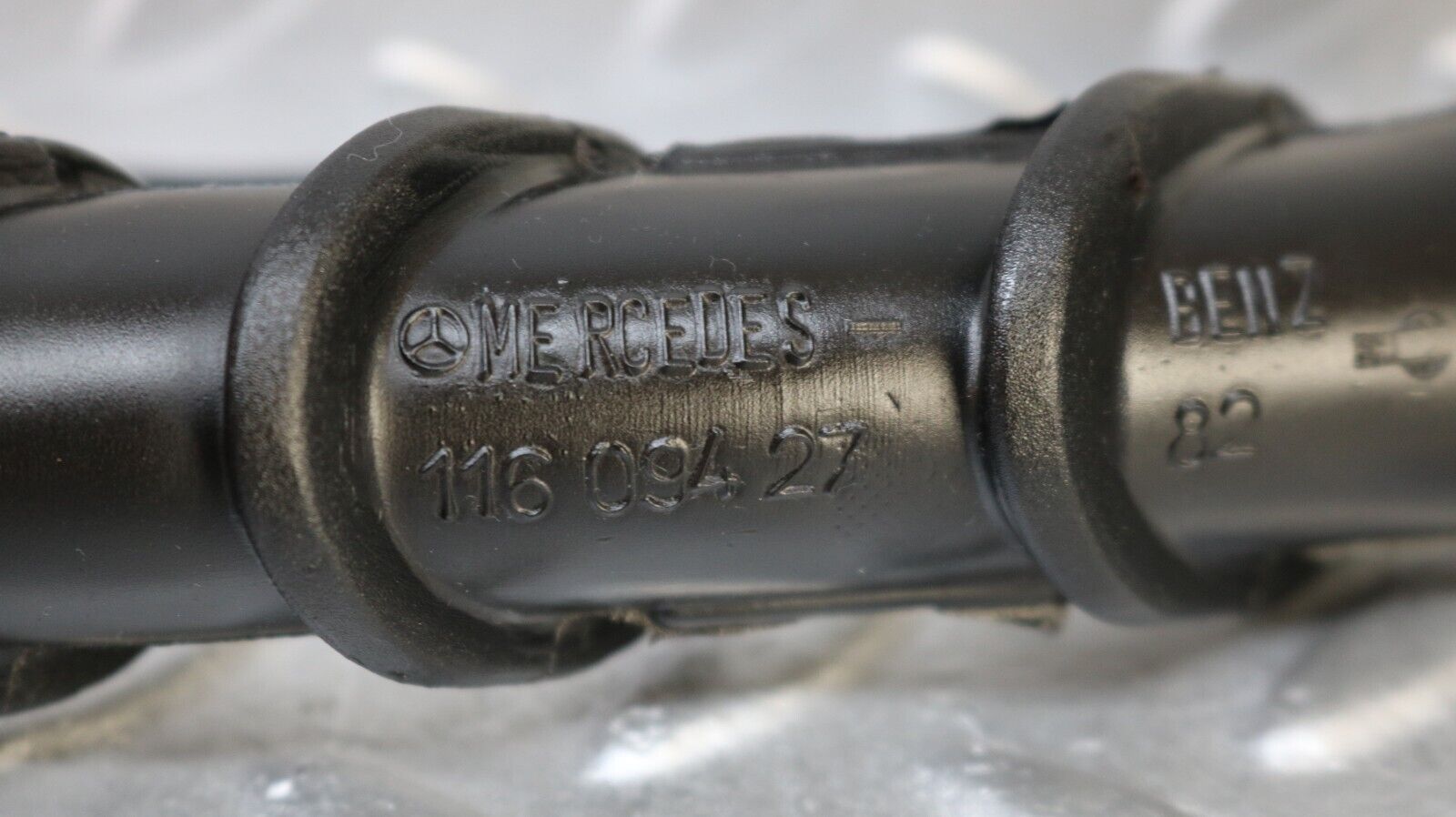 37185 Mercedes-Benz C126 420SEC Coupe Air Intake Hose Pipe 1160942782