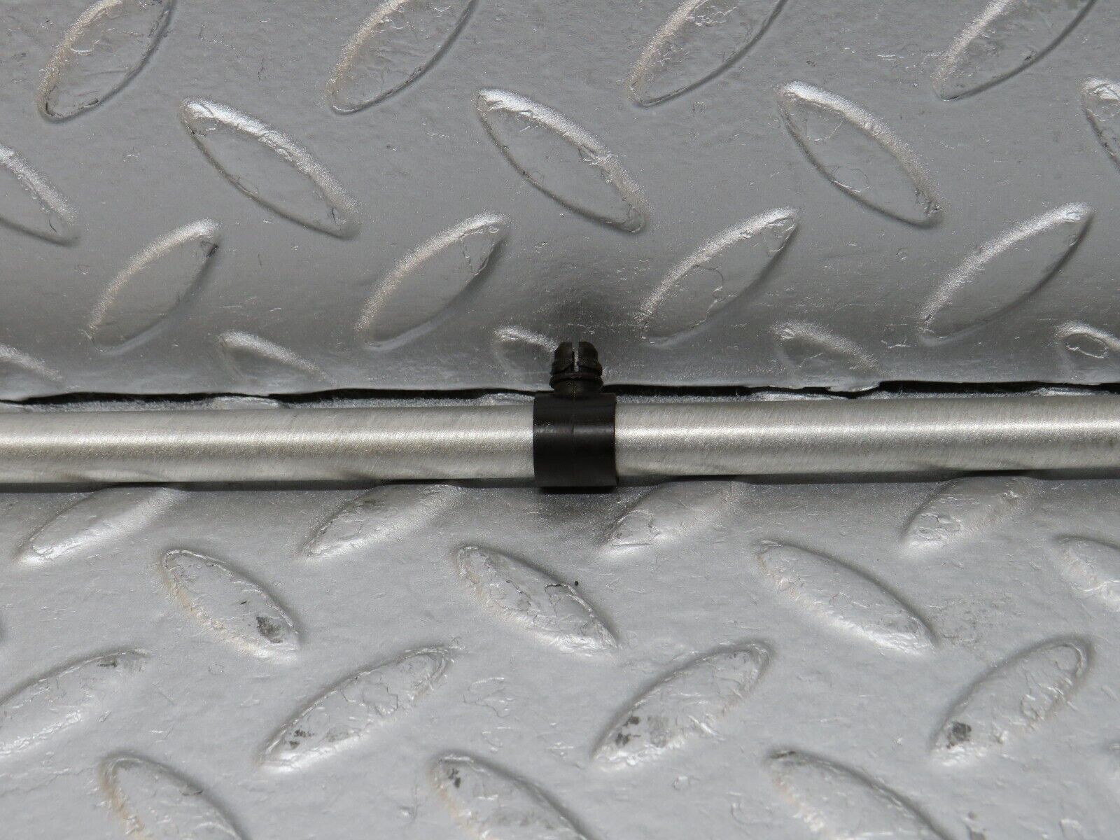 34549 Mercedes-Benz C126 380SEC Coupe Camshaft Oil Tube