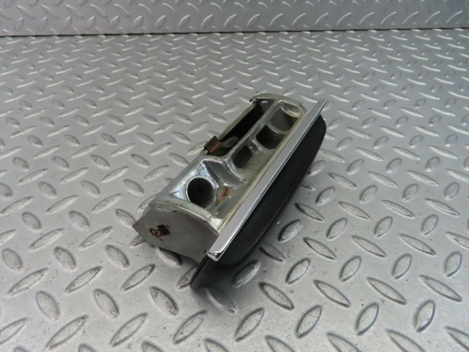 8699 Mercedes-Benz C107 Ashtray