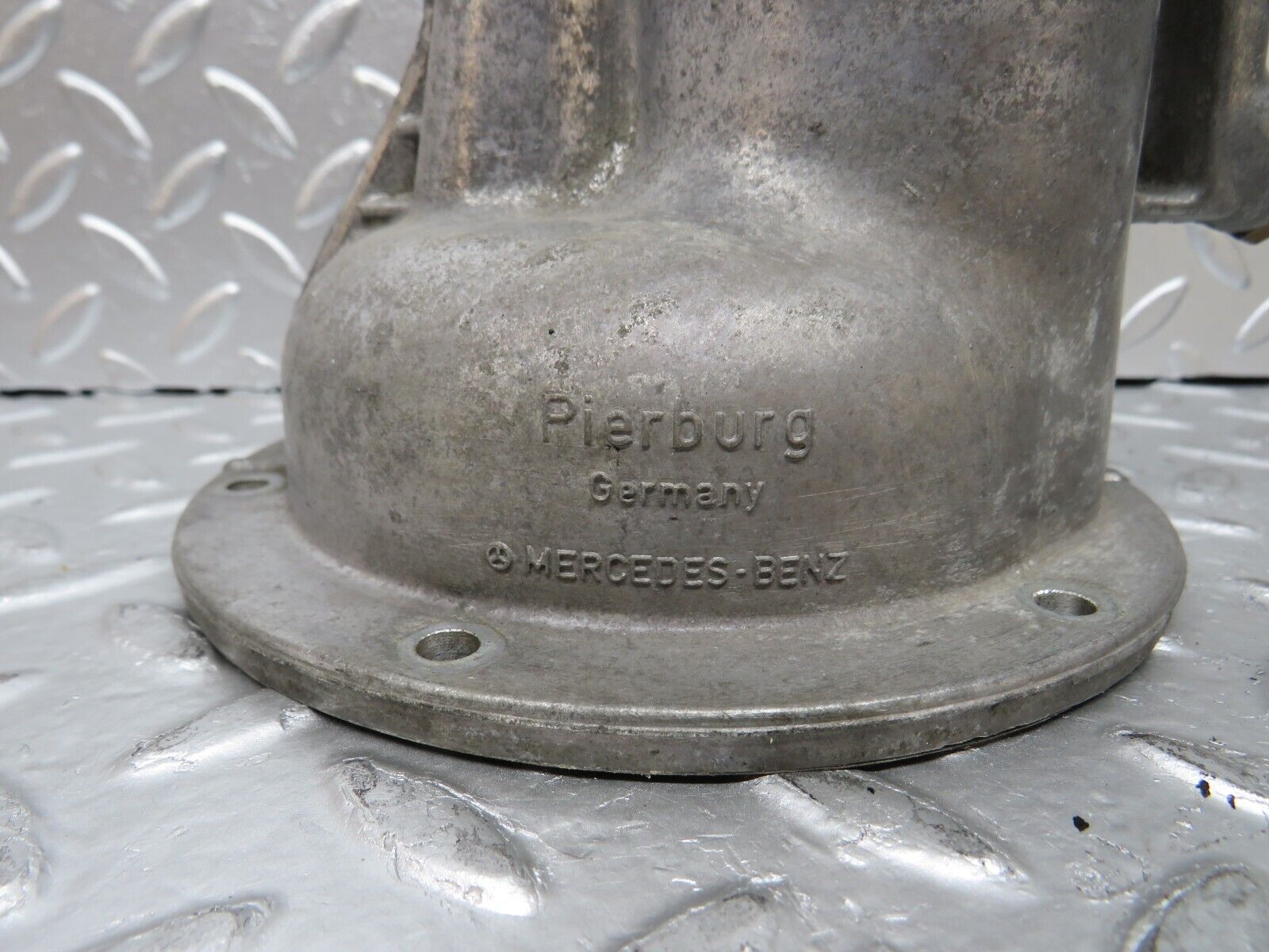 26941 Mercedes-Benz W123 240D Vacuum Pump Pierburg 7.2054700 / 0003013653328