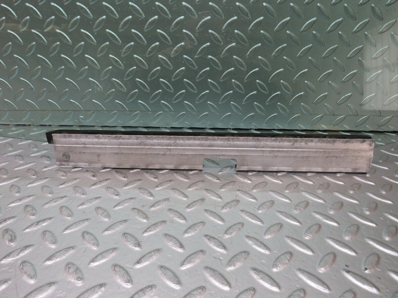 25148 Mercedes-Benz W201 190D Front Left Door Window Glass