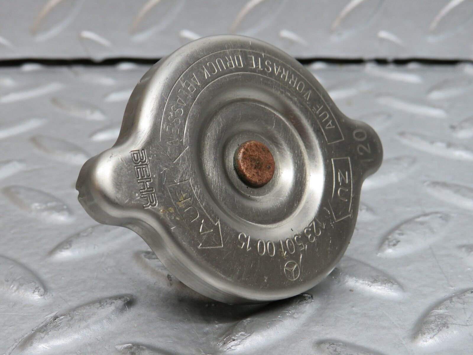 29463 Mercedes-Benz W124 230E Radiator Cap 1235010015