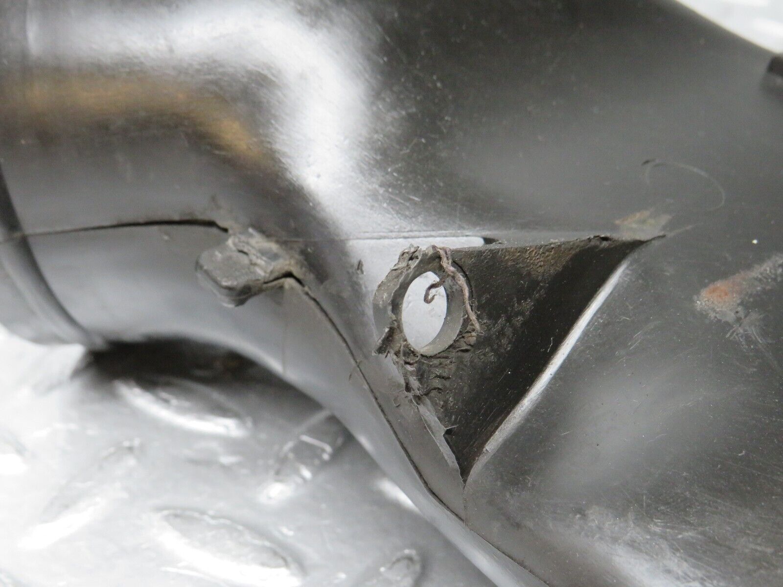 38779 Mercedes-Benz W201 190E 2.6L Air Intake Suction Pipe With Temperature Sensor 1030940511 0280130047