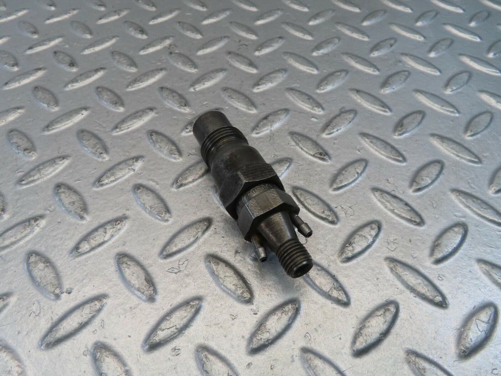 10984 Mercedes-Benz W115 220D Fuel Injector Bosch KCA30sd27/4