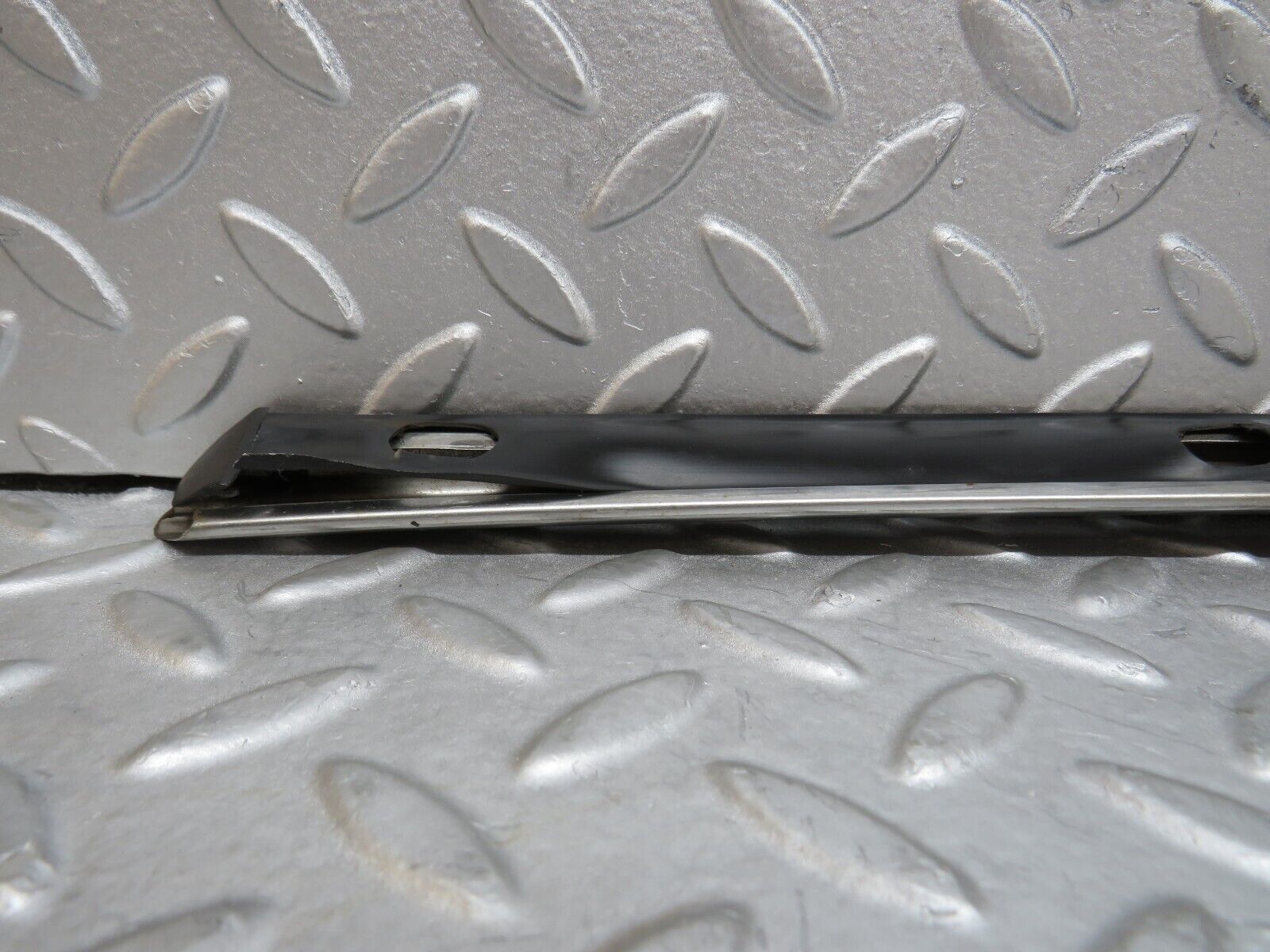 37309 Mercedes-Benz W109 300SEL Front Right Door Centre Moulding Trim