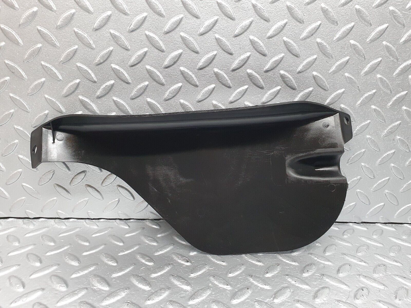 40951 Mercedes-Benz W126 300SE Vacuum Pump Housing Cover 1268050914