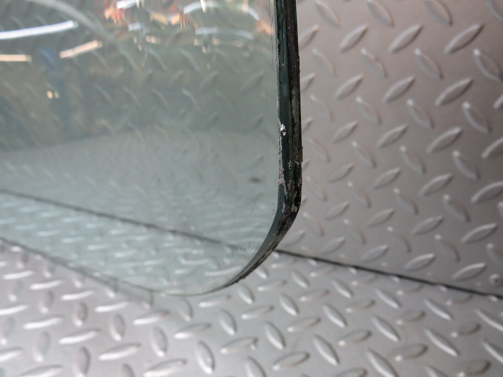 37519 Mercedes-Benz W109 300SEL Front Windscreen