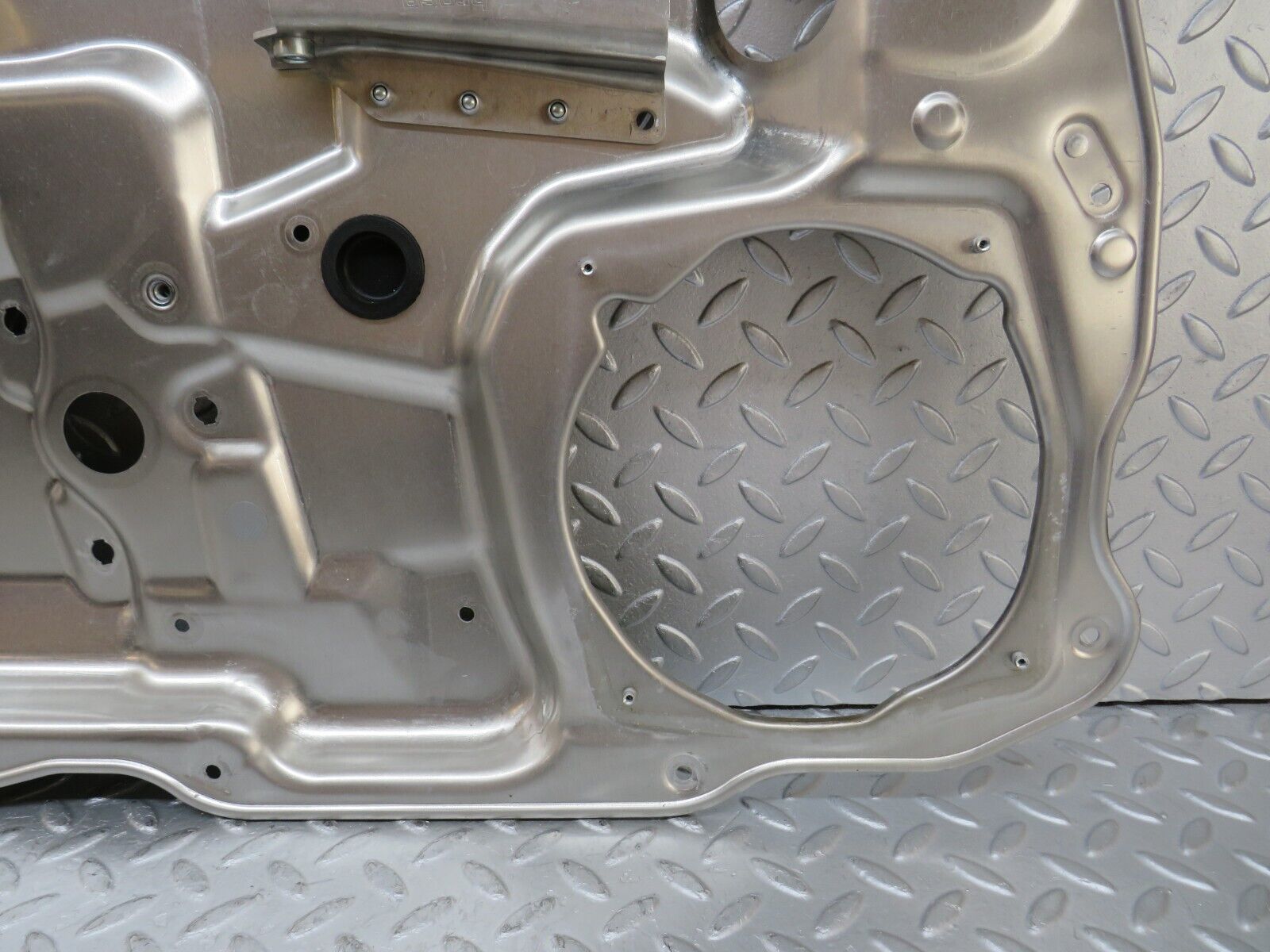 35105 Mercedes-Benz W221 Front Left Window Regulator Support Panel