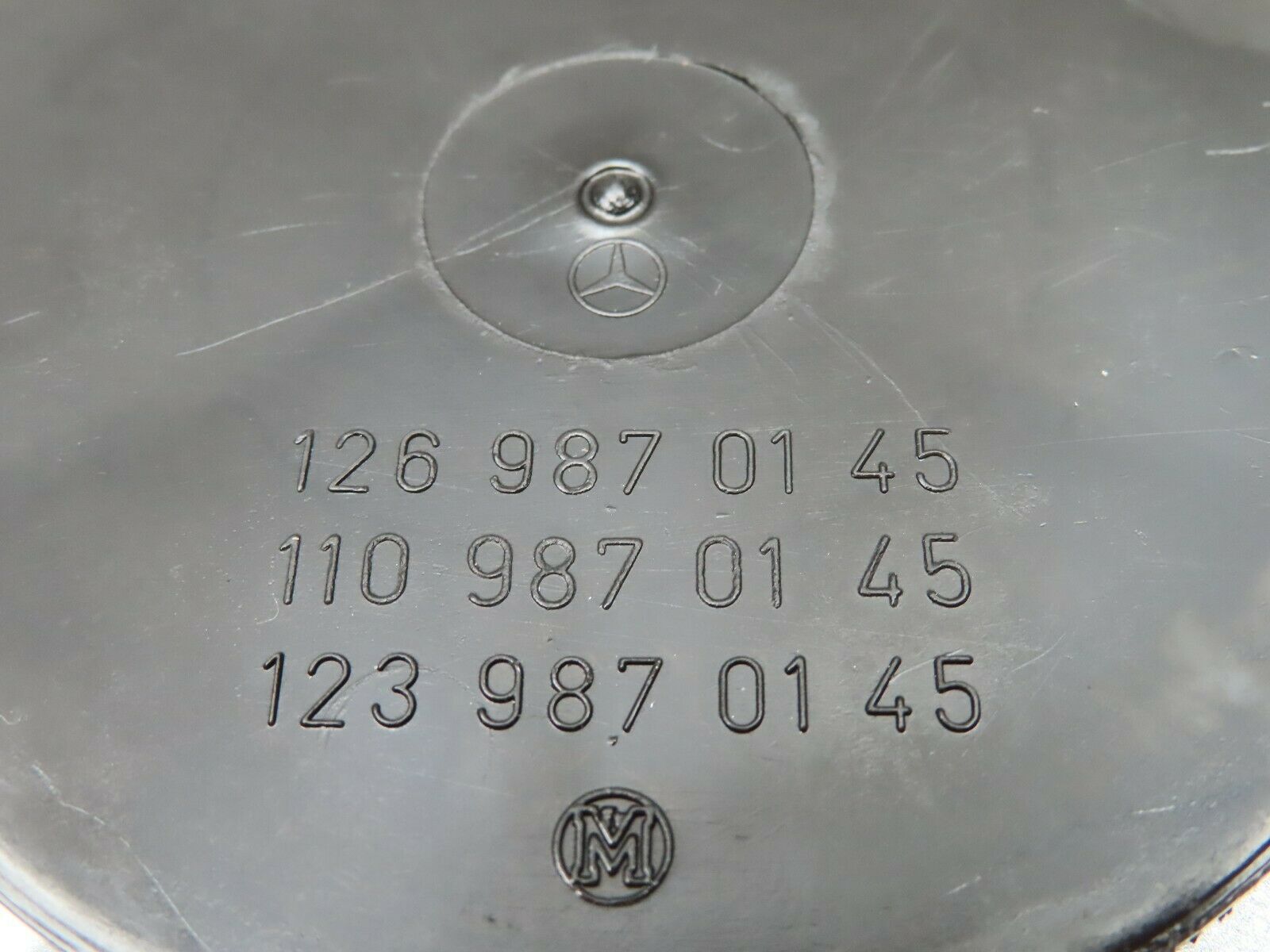 3922 Mercedes-Benz S123 200T Wagon Cover Lid 1239870145