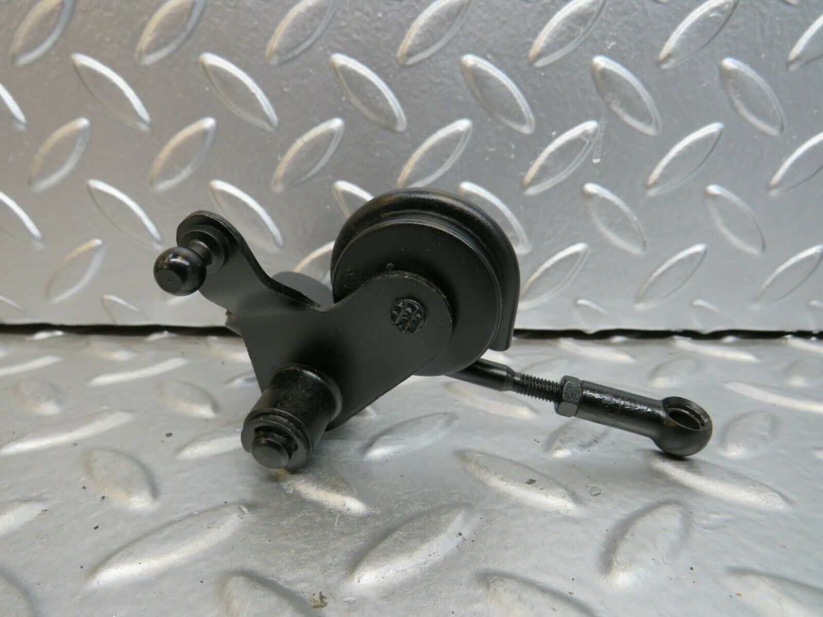 23401 Mercedes-Benz W116 350SE Throttle Linkage