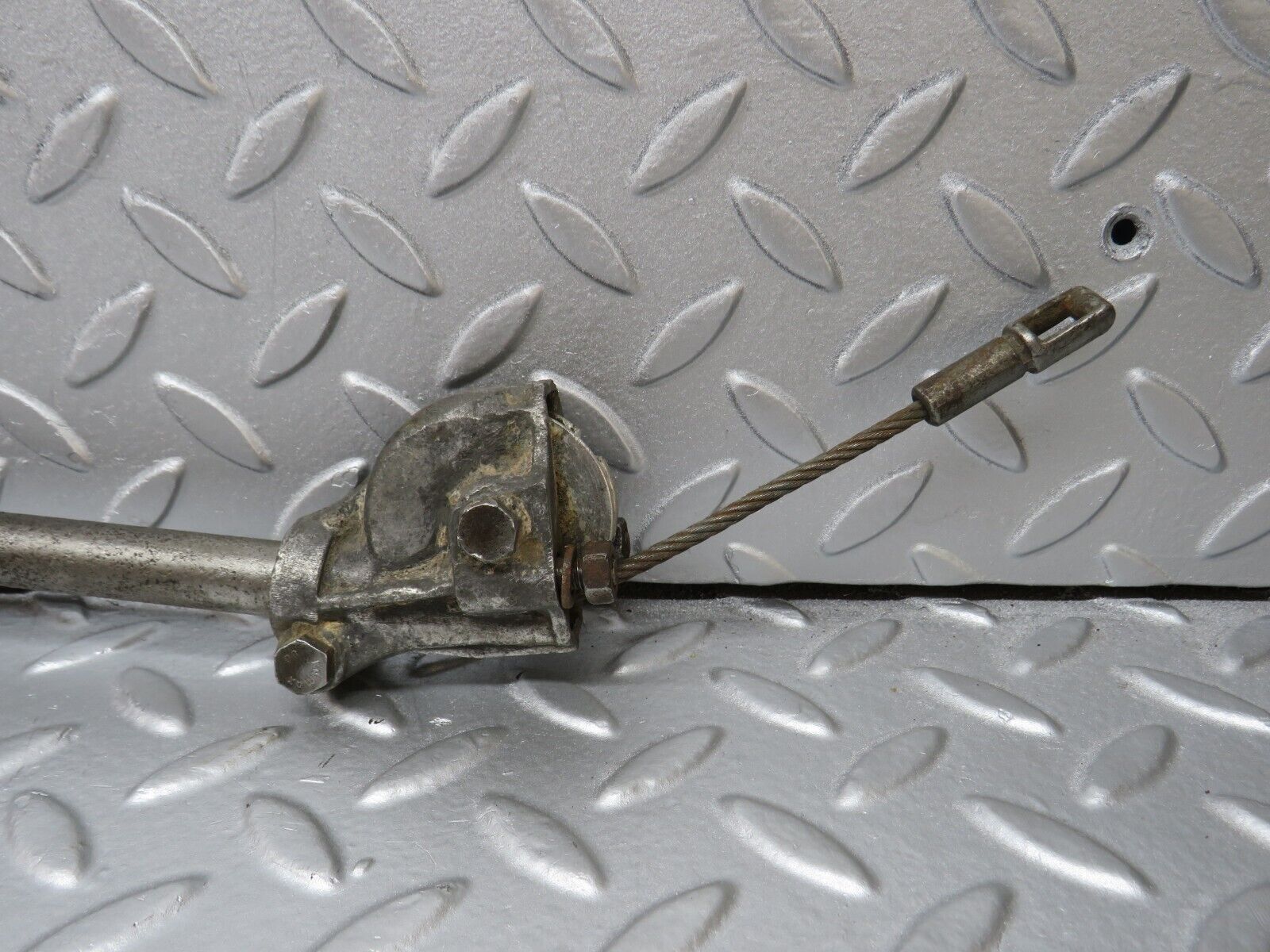 40455 Mercedes-Benz W110 230 Handbrake Cable Handbrake Pulley 1104200790