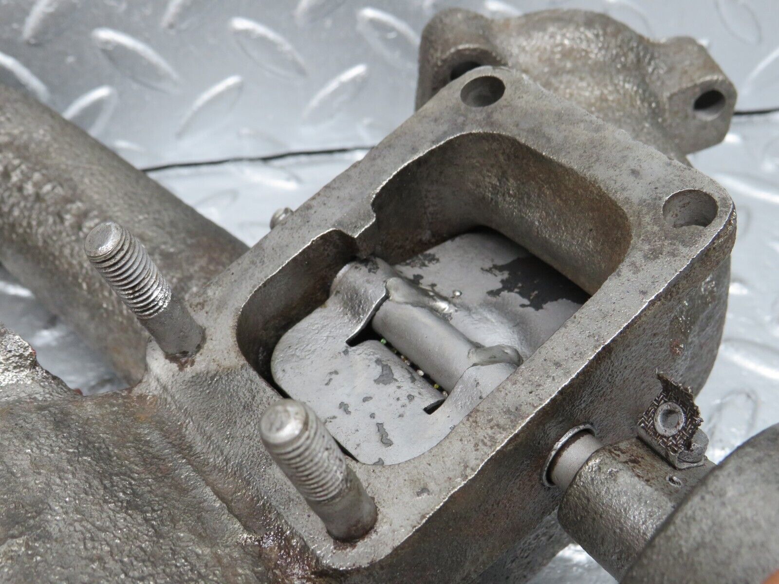 40425 Mercedes-Benz W110 230 Exhaust Manifold 1081420102 1801430207