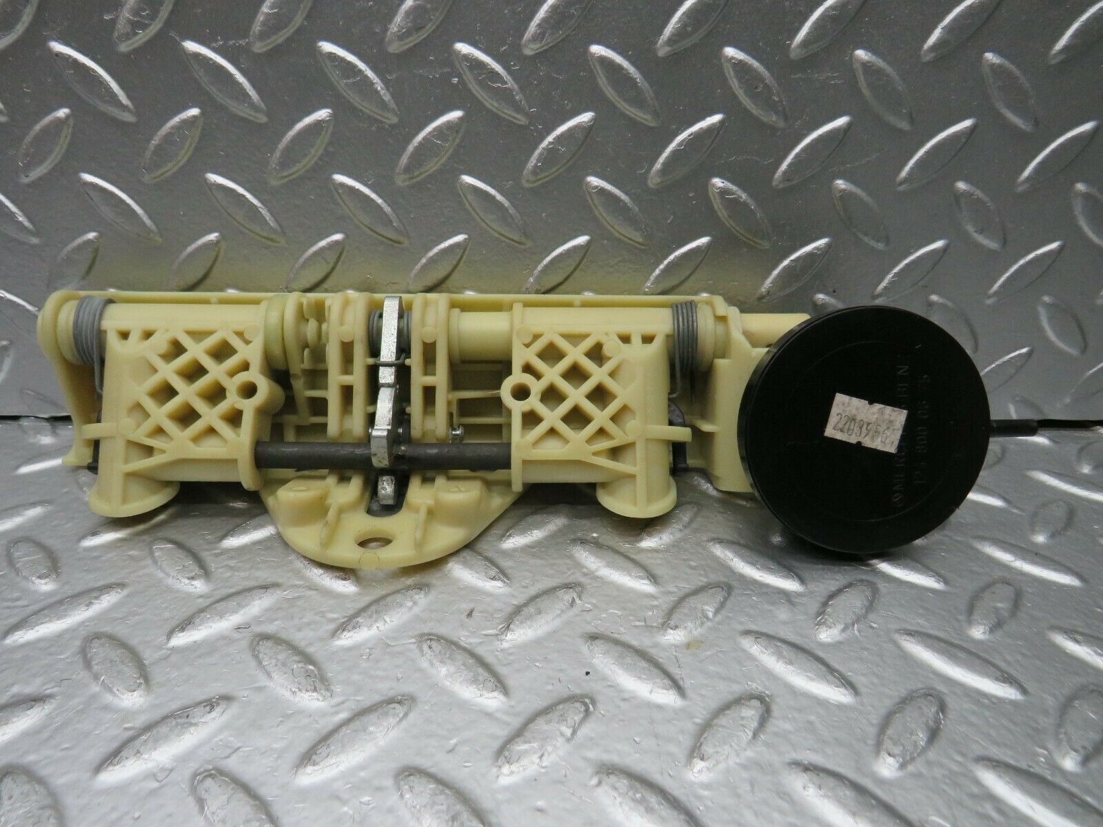 22512 Mercedes-Benz C124 E220 Coupe Rear Headrest Folding Mechanism