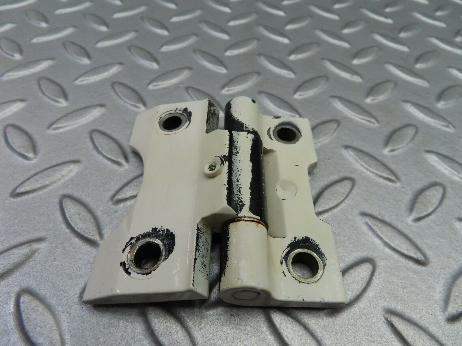 5845 Mercedes-Benz W123 200 Door Hinge 1237200037