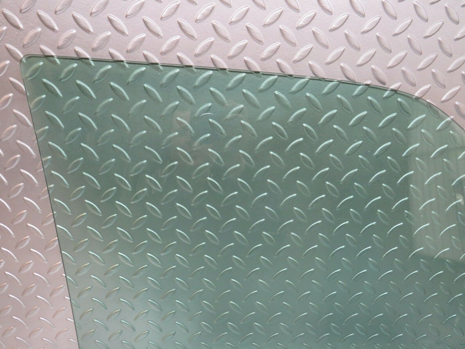 24436 Mercedes-Benz S124 220TE Wagon Front Left Door Window Glass