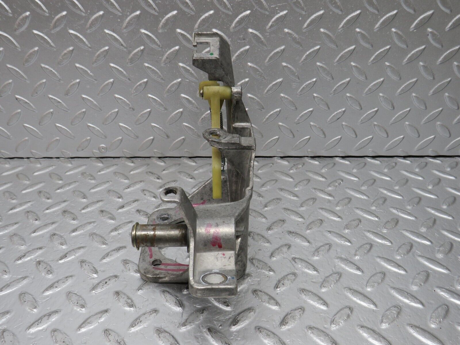 33415 Mercedes-Benz W202 C180 Brake Pedal Bracket 2022900319 2022920031